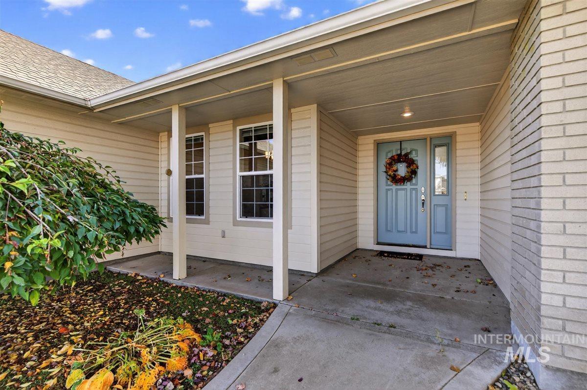 1623 Thorn Creek Ct, Nampa, Idaho 83686, 4 Bedrooms, 2 Bathrooms, Residential For Sale, Price $425,000,MLS 98966298