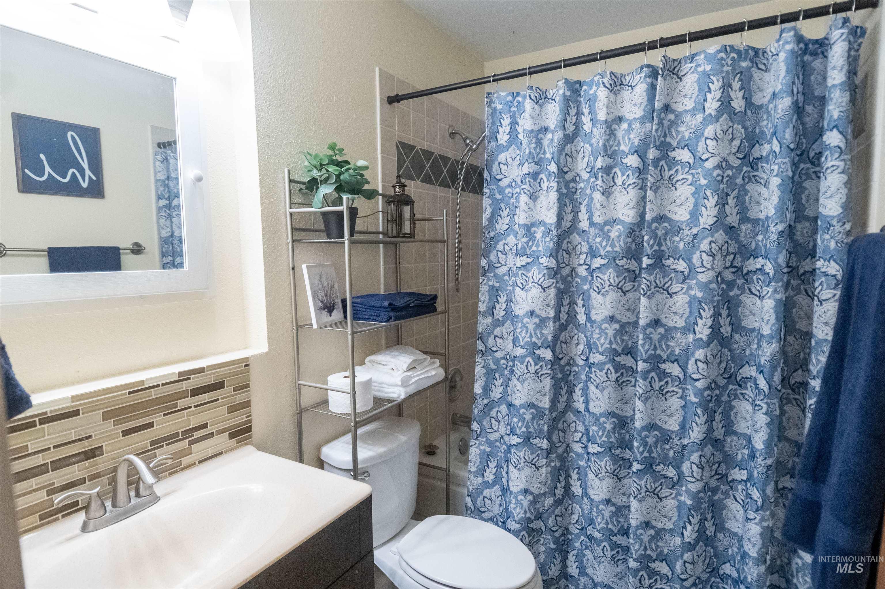 680 E 12th N, Mountain Home, Idaho 83647-6368, 3 Bedrooms, 2 Bathrooms, Residential For Sale, Price $315,000,MLS 98966312