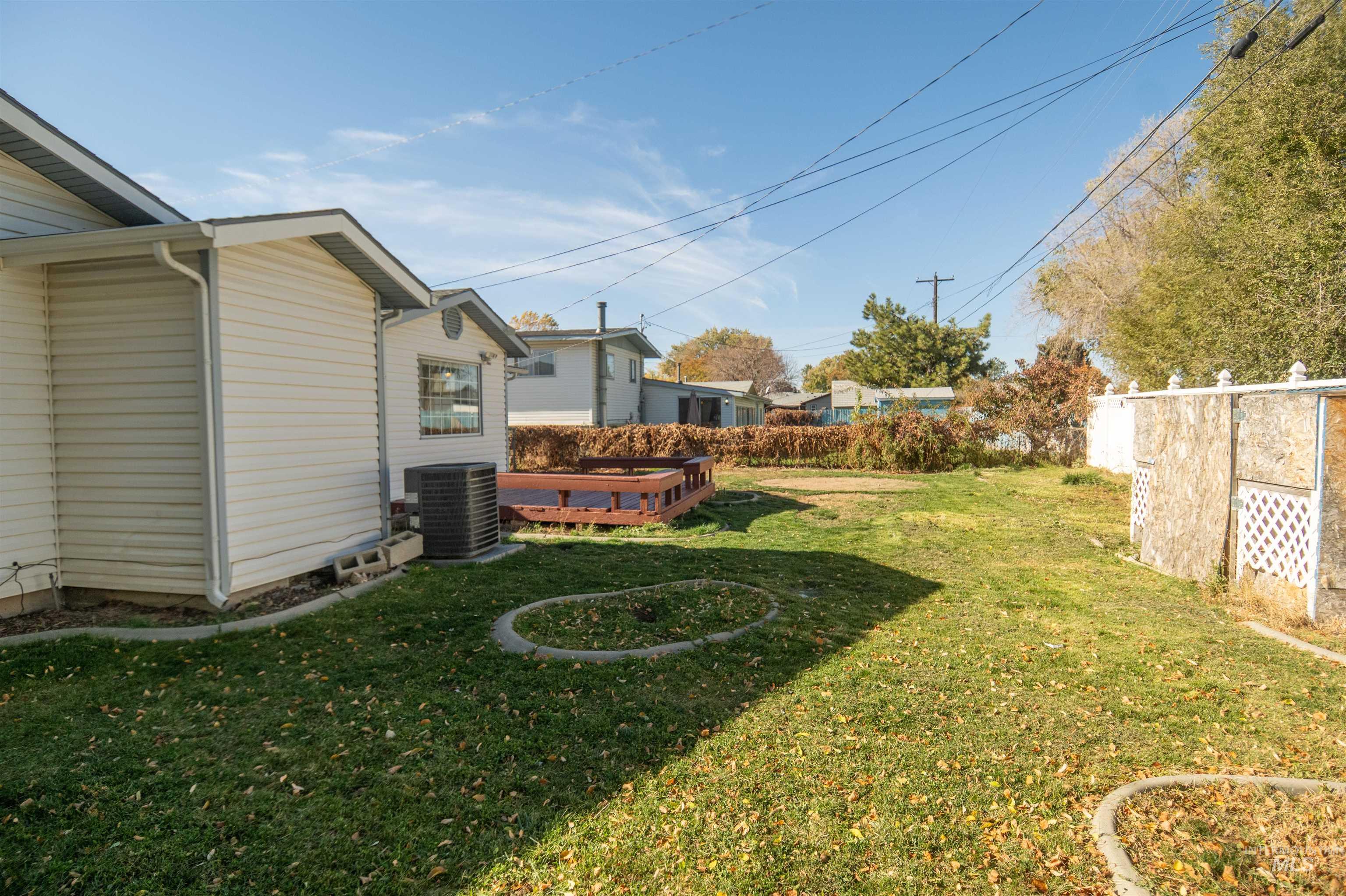 680 E 12th N, Mountain Home, Idaho 83647-6368, 3 Bedrooms, 2 Bathrooms, Residential For Sale, Price $315,000,MLS 98966312