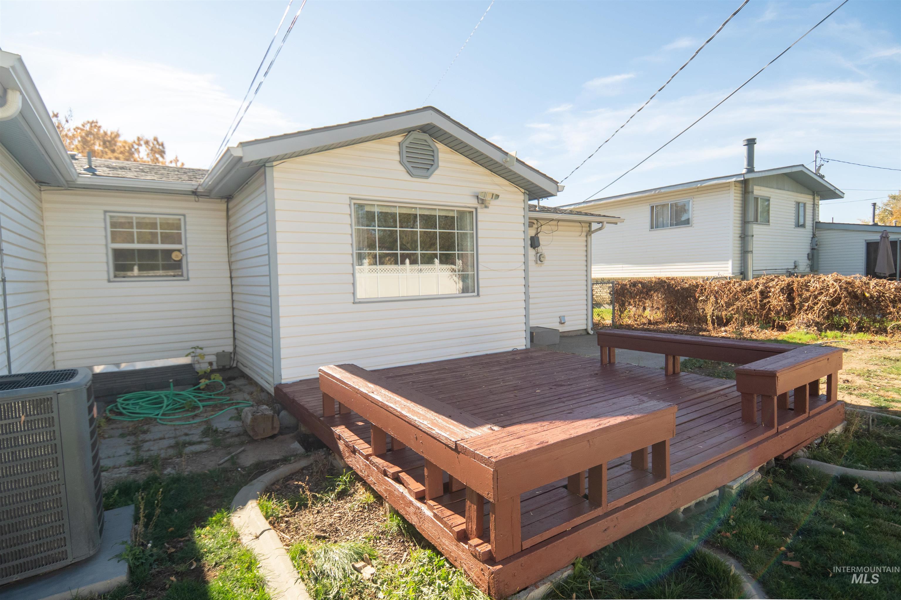 680 E 12th N, Mountain Home, Idaho 83647-6368, 3 Bedrooms, 2 Bathrooms, Residential For Sale, Price $315,000,MLS 98966312