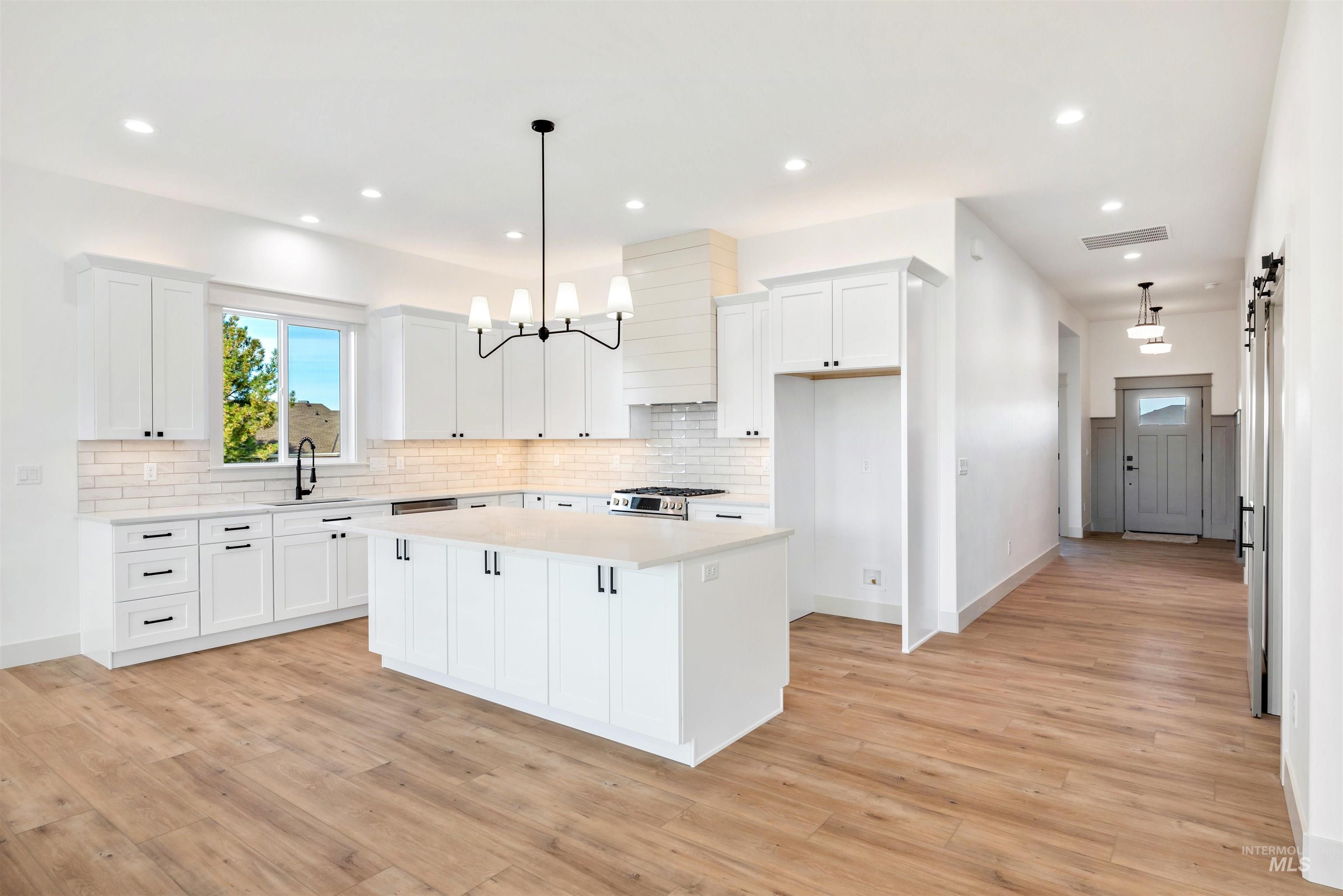 438 E Elaine Ct, Nampa, Idaho 83686, 3 Bedrooms, 2.5 Bathrooms, Residential For Sale, Price $725,000,MLS 98966316