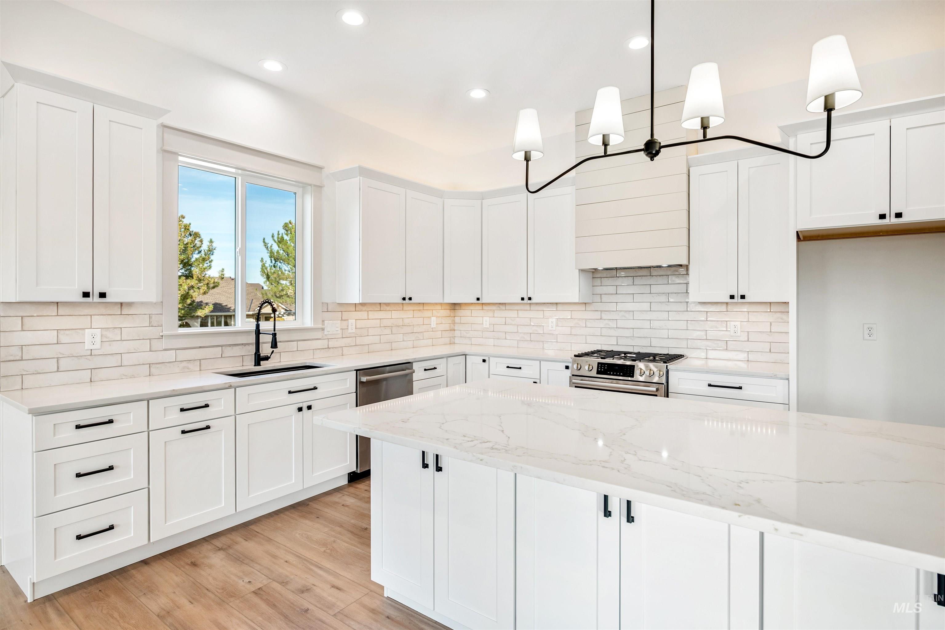 438 E Elaine Ct, Nampa, Idaho 83686, 3 Bedrooms, 2.5 Bathrooms, Residential For Sale, Price $725,000,MLS 98966316