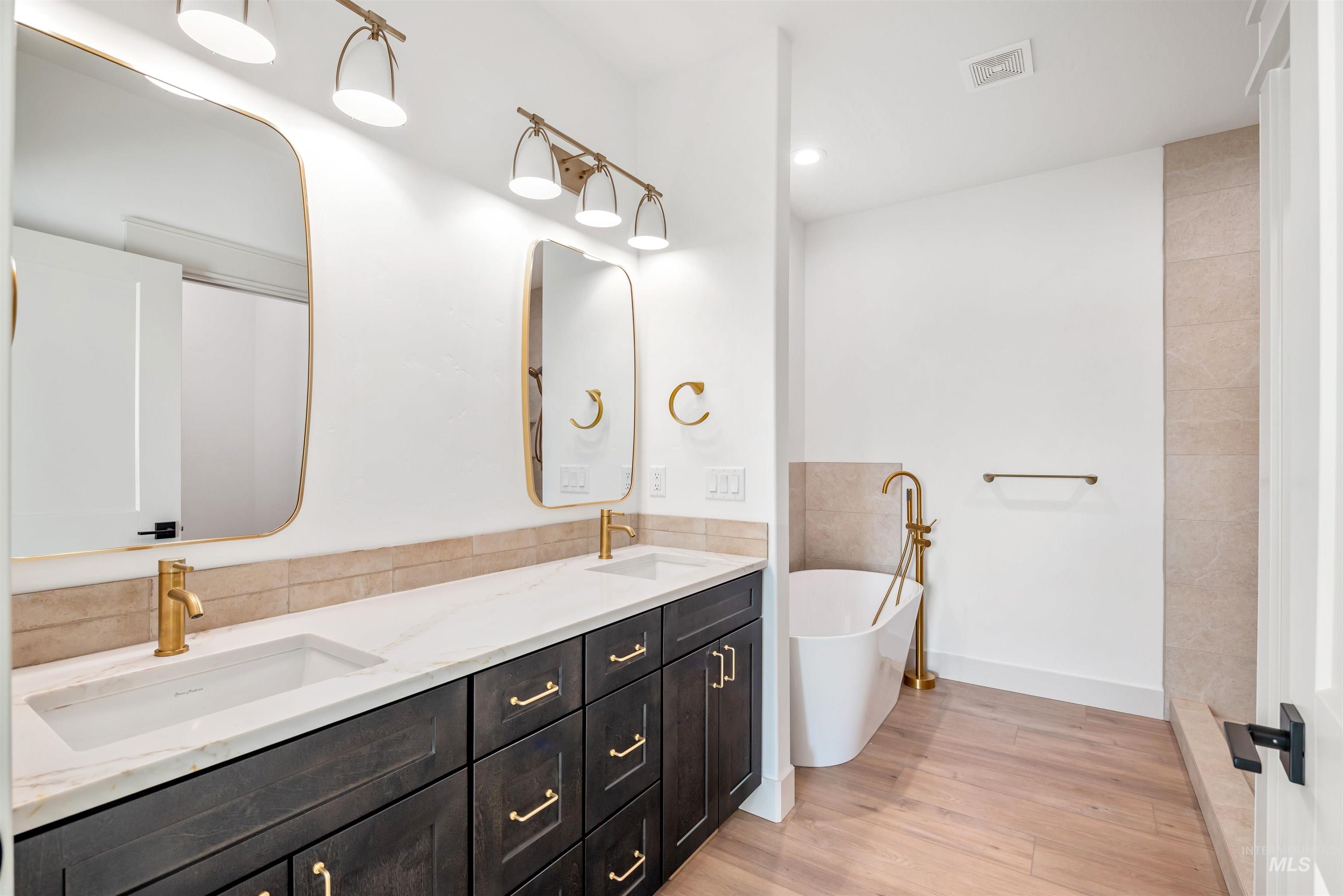 438 E Elaine Ct, Nampa, Idaho 83686, 3 Bedrooms, 2.5 Bathrooms, Residential For Sale, Price $725,000,MLS 98966316