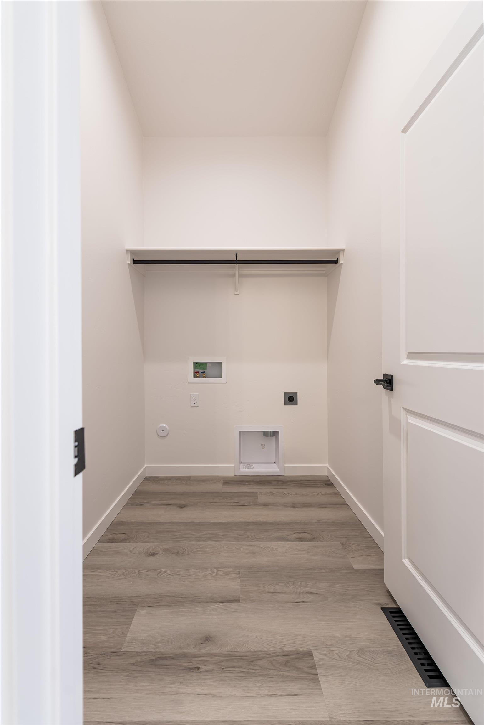 295 E. Chevy Dr., Boise, Idaho 83716, 2 Bedrooms, 2 Bathrooms, Residential For Sale, Price $374,900,MLS 98966317