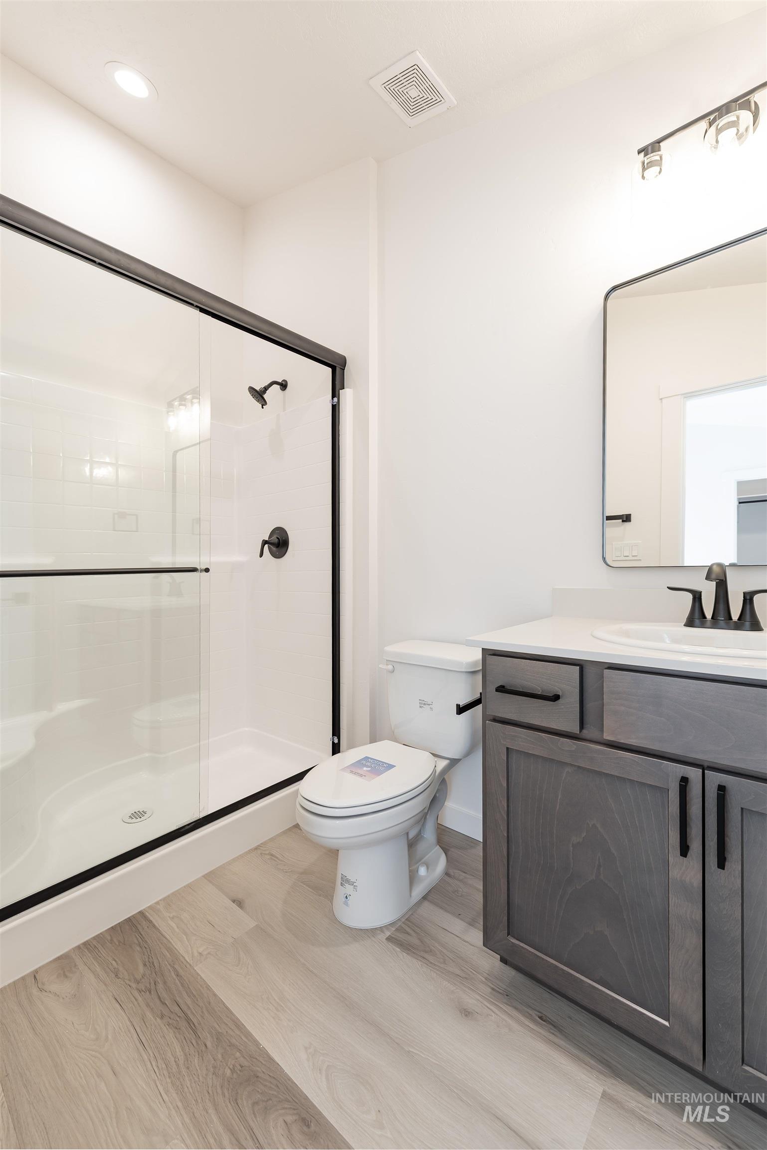 295 E. Chevy Dr., Boise, Idaho 83716, 2 Bedrooms, 2 Bathrooms, Residential For Sale, Price $374,900,MLS 98966317