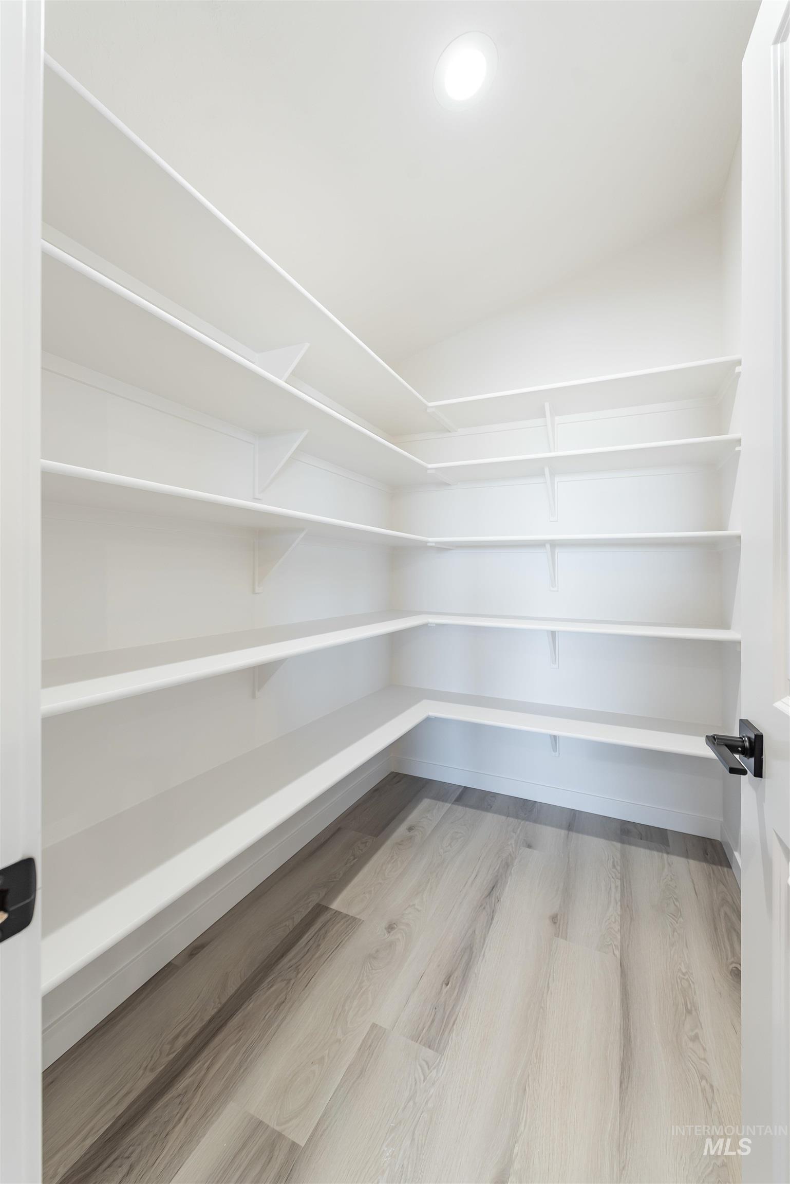 295 E. Chevy Dr., Boise, Idaho 83716, 2 Bedrooms, 2 Bathrooms, Residential For Sale, Price $374,900,MLS 98966317