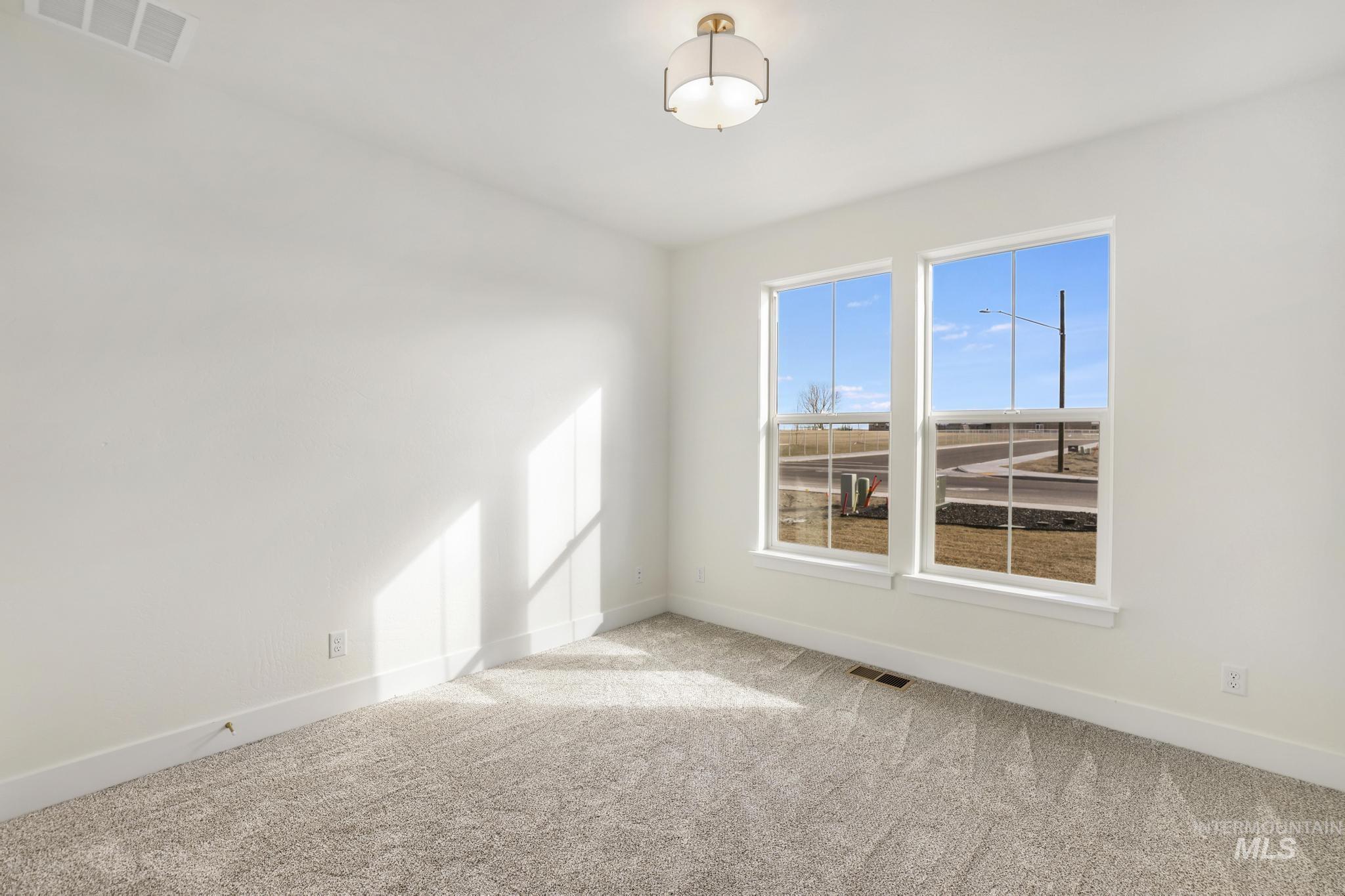 601 Glen Eagle, Jerome, Idaho 83338, 3 Bedrooms, 2 Bathrooms, Residential For Sale, Price $430,000, 98966324