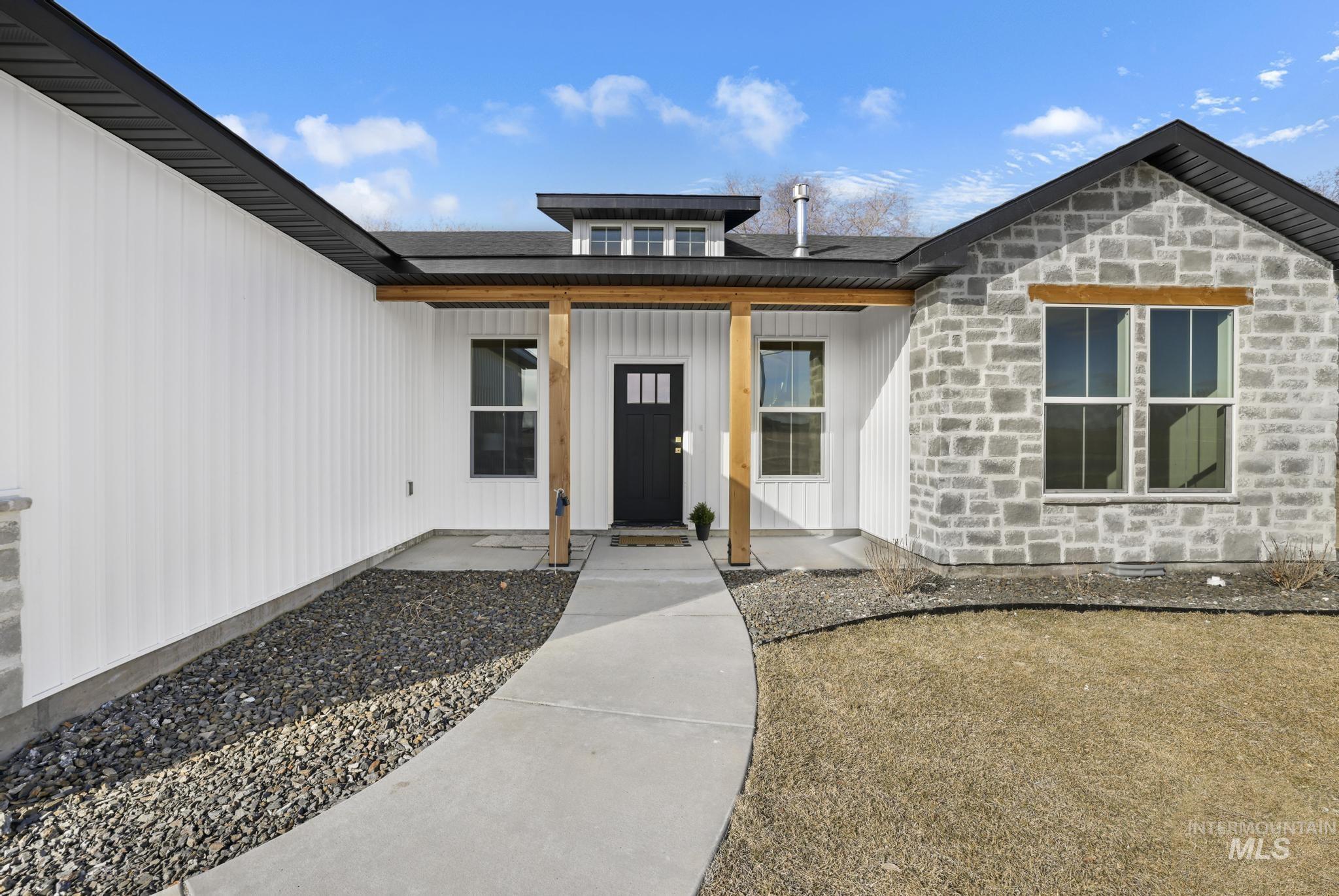 601 Glen Eagle, Jerome, Idaho 83338, 3 Bedrooms, 2 Bathrooms, Residential For Sale, Price $430,000, 98966324