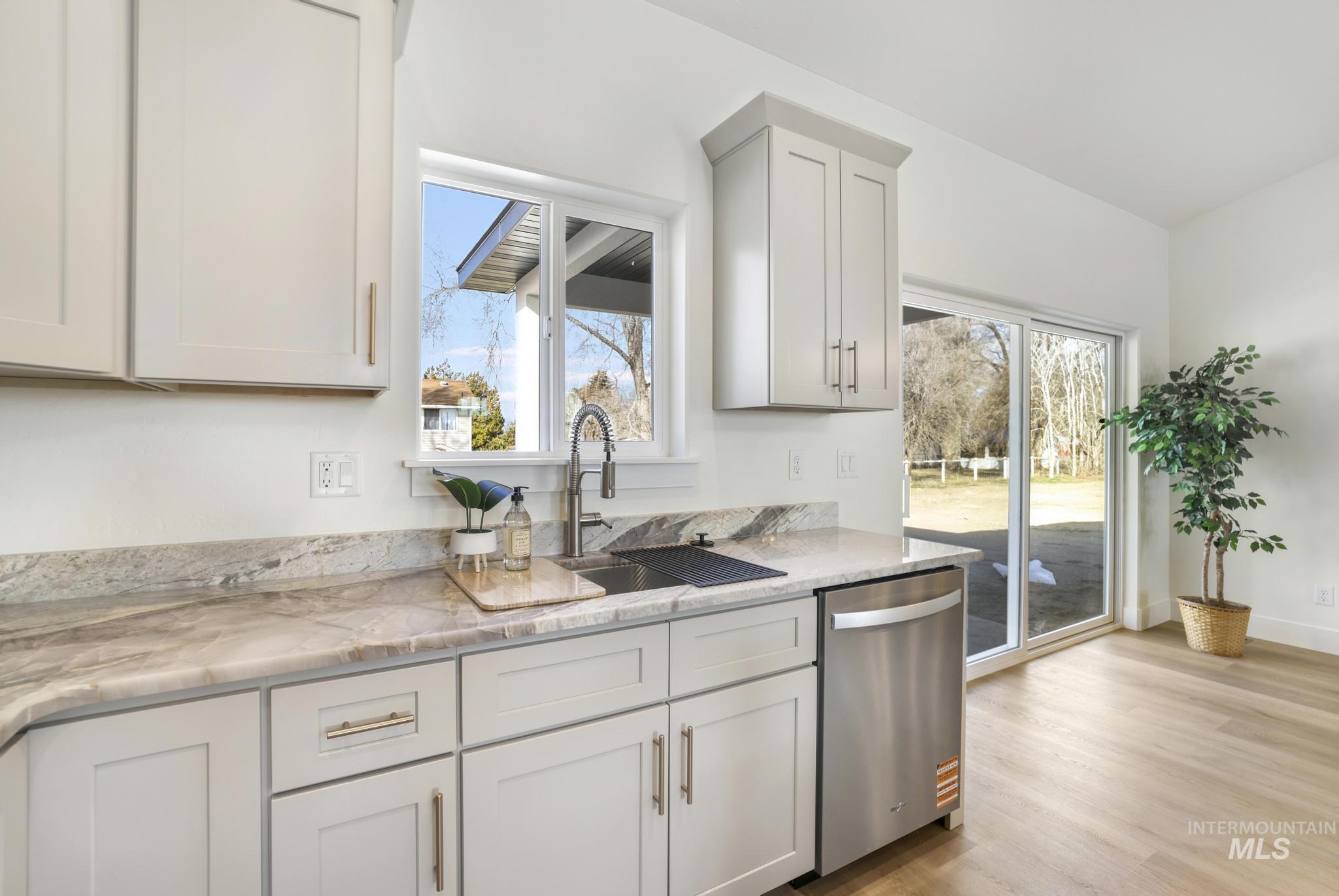 601 Glen Eagle, Jerome, Idaho 83338, 3 Bedrooms, 2 Bathrooms, Residential For Sale, Price $424,000,MLS 98966324