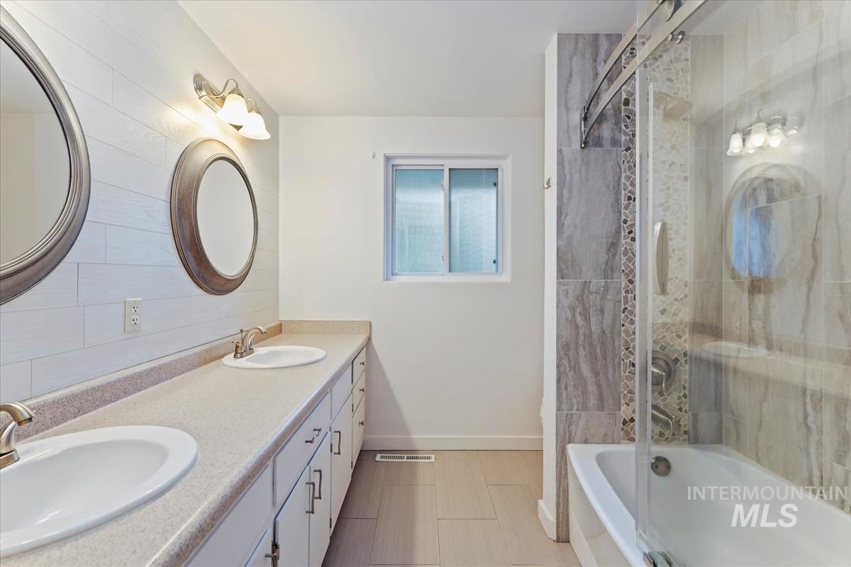 2412 W Hill Rd, Boise, Idaho 83702, 4 Bedrooms, 2 Bathrooms, Residential For Sale, Price $609,900,MLS 98966350