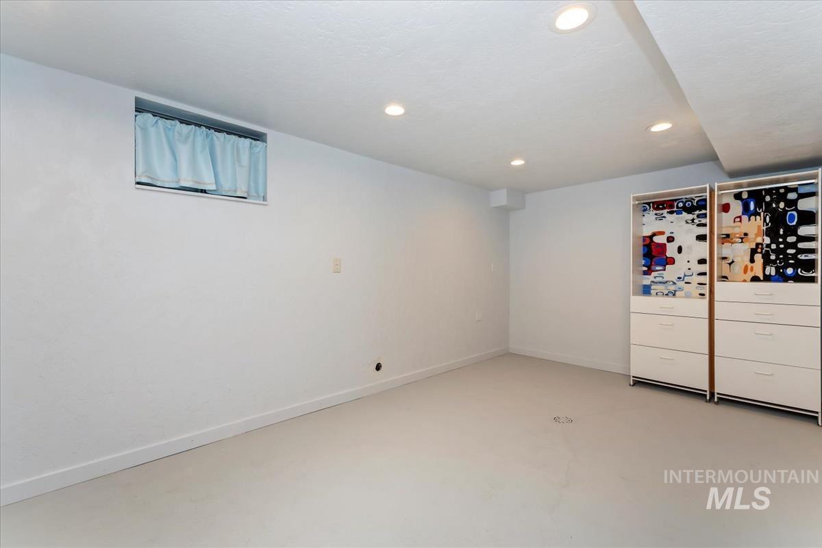 2412 W Hill Rd, Boise, Idaho 83702, 4 Bedrooms, 2 Bathrooms, Residential For Sale, Price $609,900,MLS 98966350