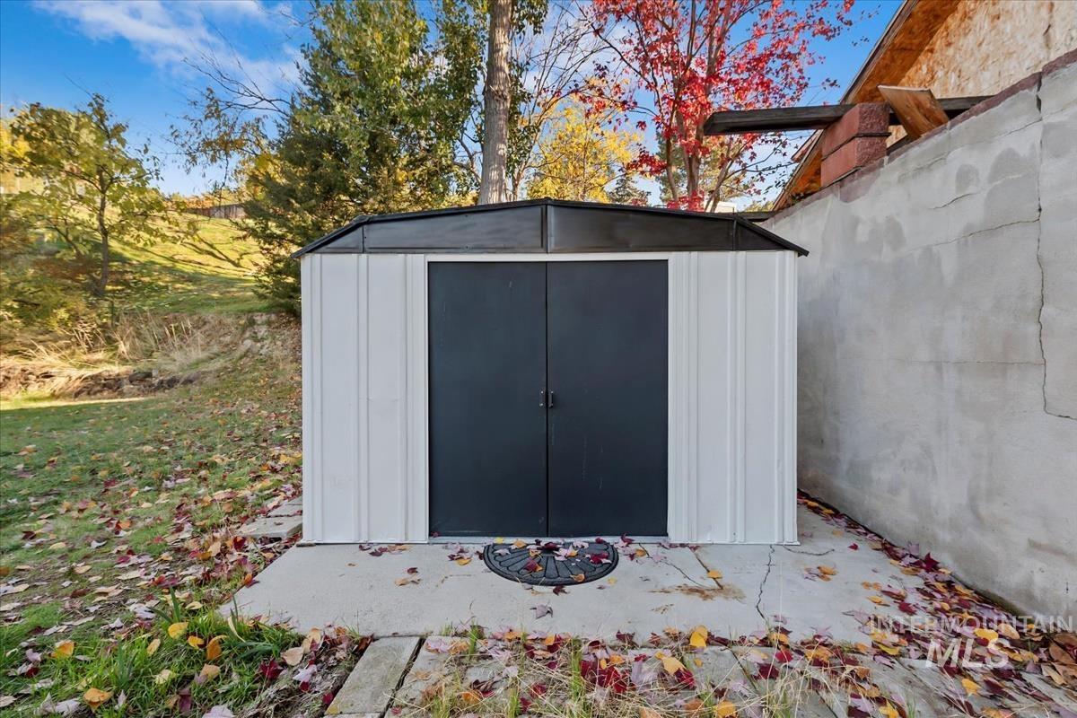 2412 W Hill Rd, Boise, Idaho 83702, 4 Bedrooms, 2 Bathrooms, Residential For Sale, Price $609,900,MLS 98966350