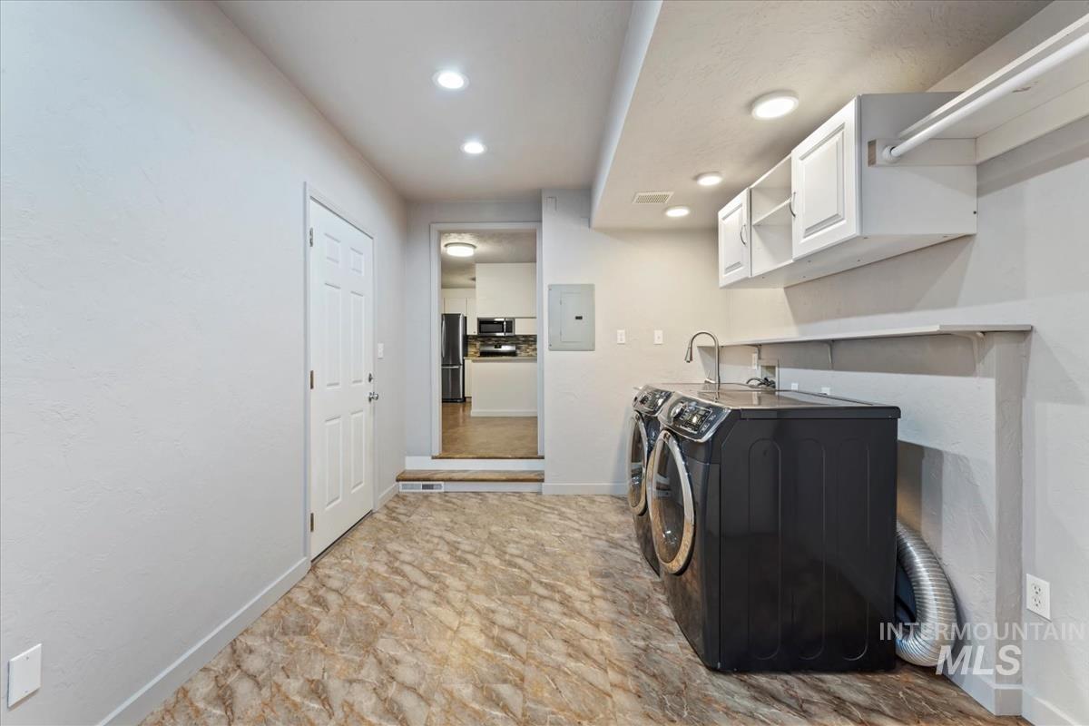 2412 W Hill Rd, Boise, Idaho 83702, 4 Bedrooms, 2 Bathrooms, Residential For Sale, Price $609,900,MLS 98966350