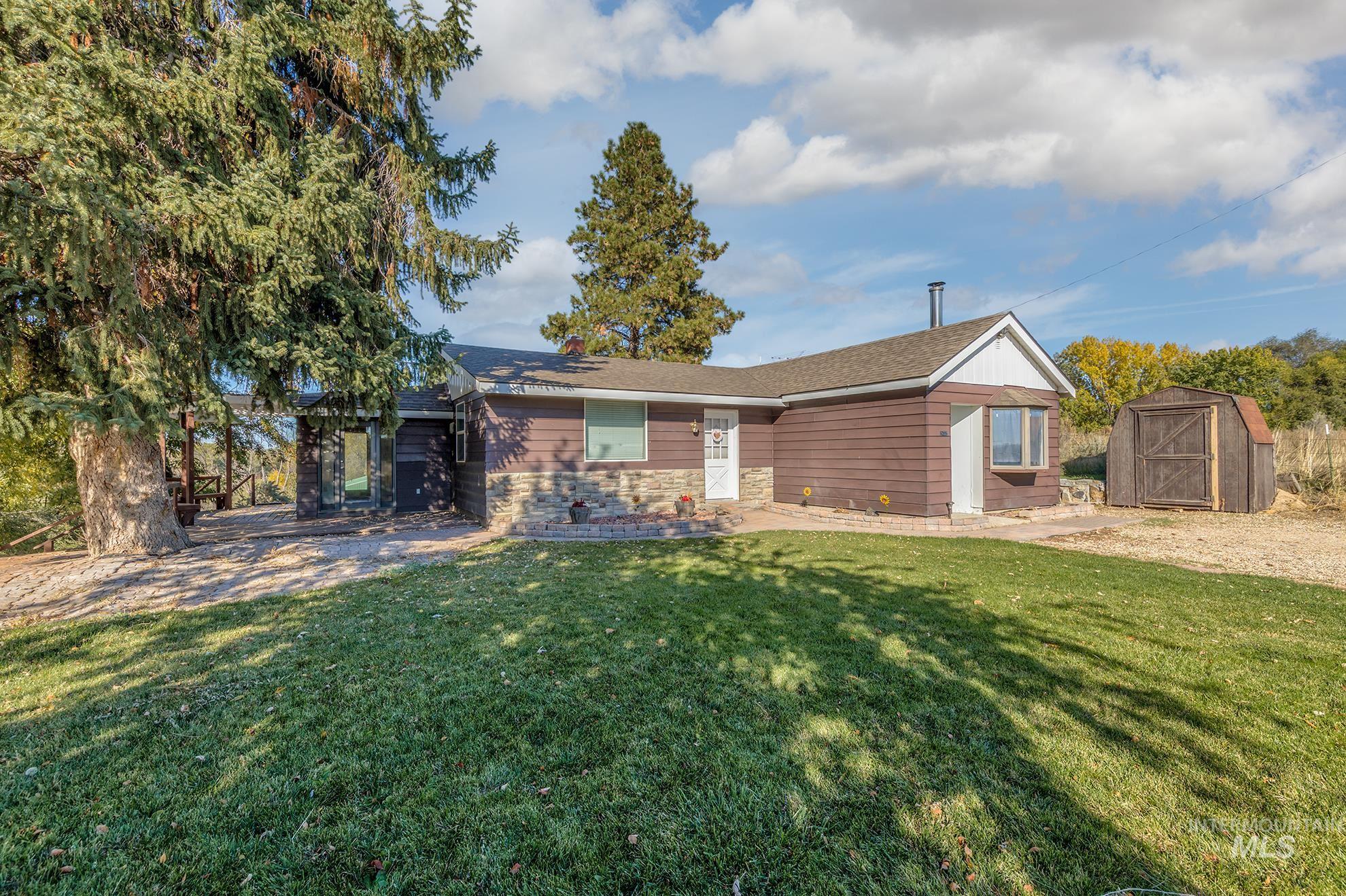 28552 Market Rd, Caldwell, Idaho 83607, 3 Bedrooms, 1.5 Bathrooms, Residential For Sale, Price $575,000,MLS 98966352