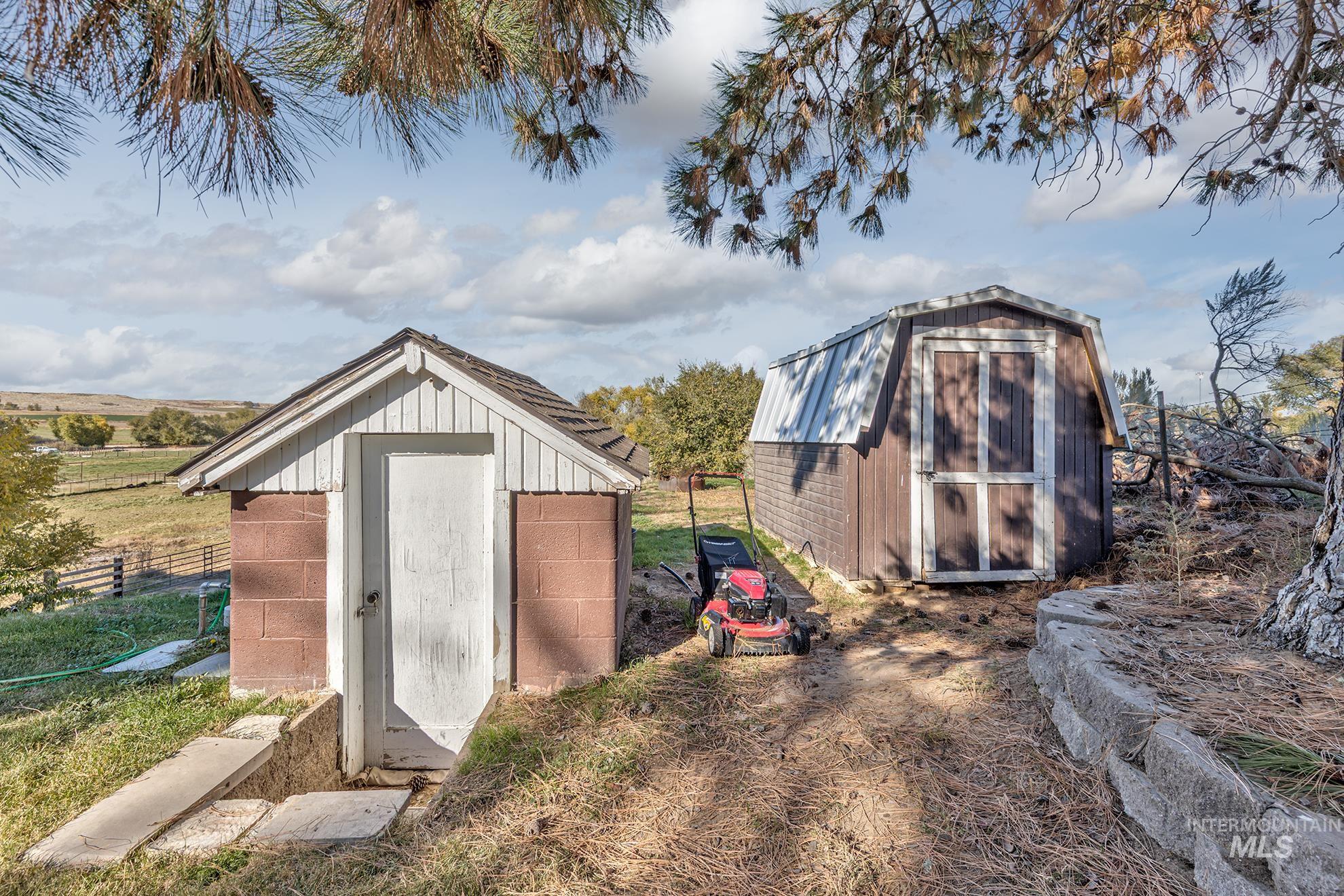 28552 Market Rd, Caldwell, Idaho 83607, 3 Bedrooms, 1.5 Bathrooms, Residential For Sale, Price $575,000,MLS 98966352
