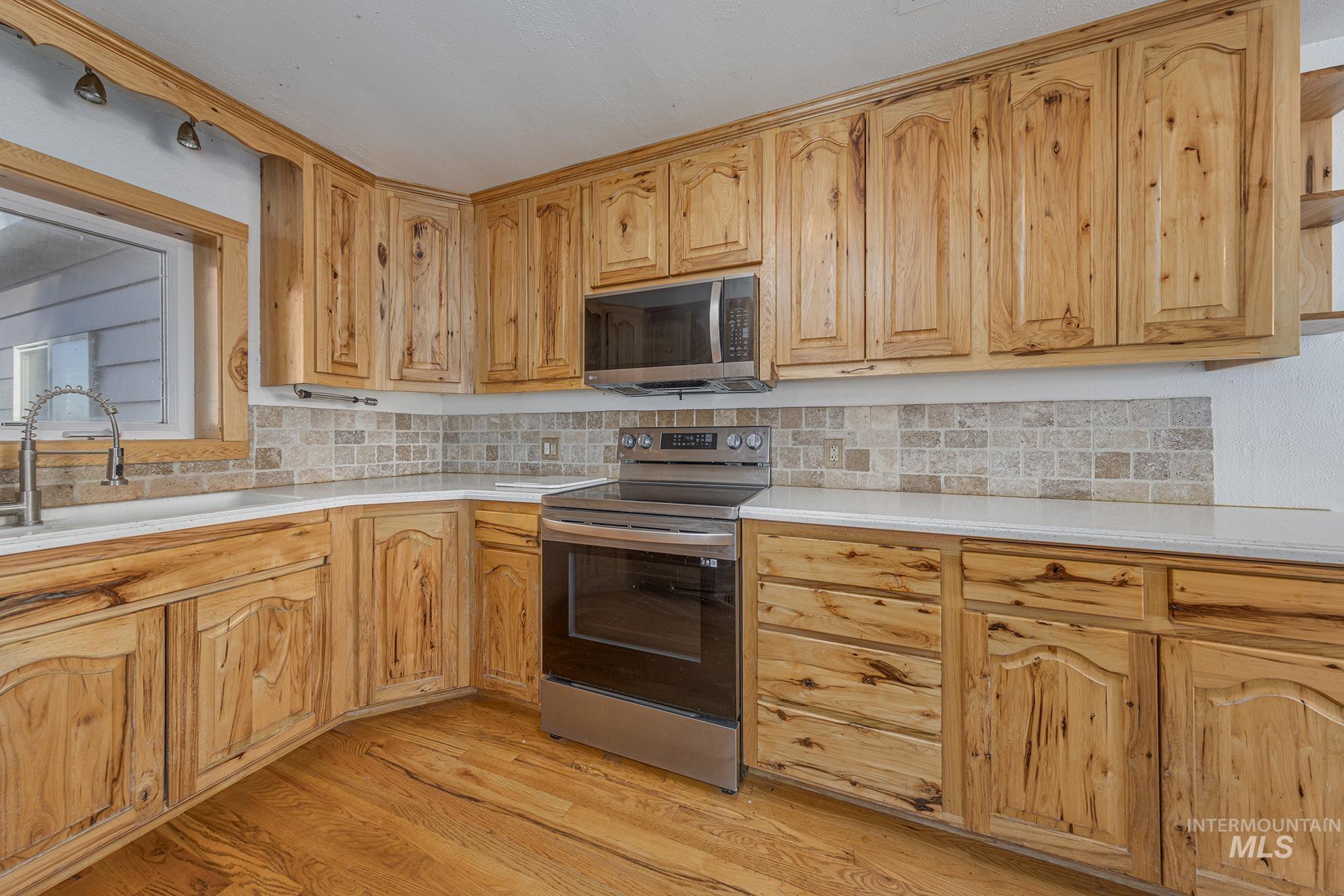 28552 Market Rd, Caldwell, Idaho 83607, 3 Bedrooms, 1.5 Bathrooms, Residential For Sale, Price $575,000,MLS 98966352