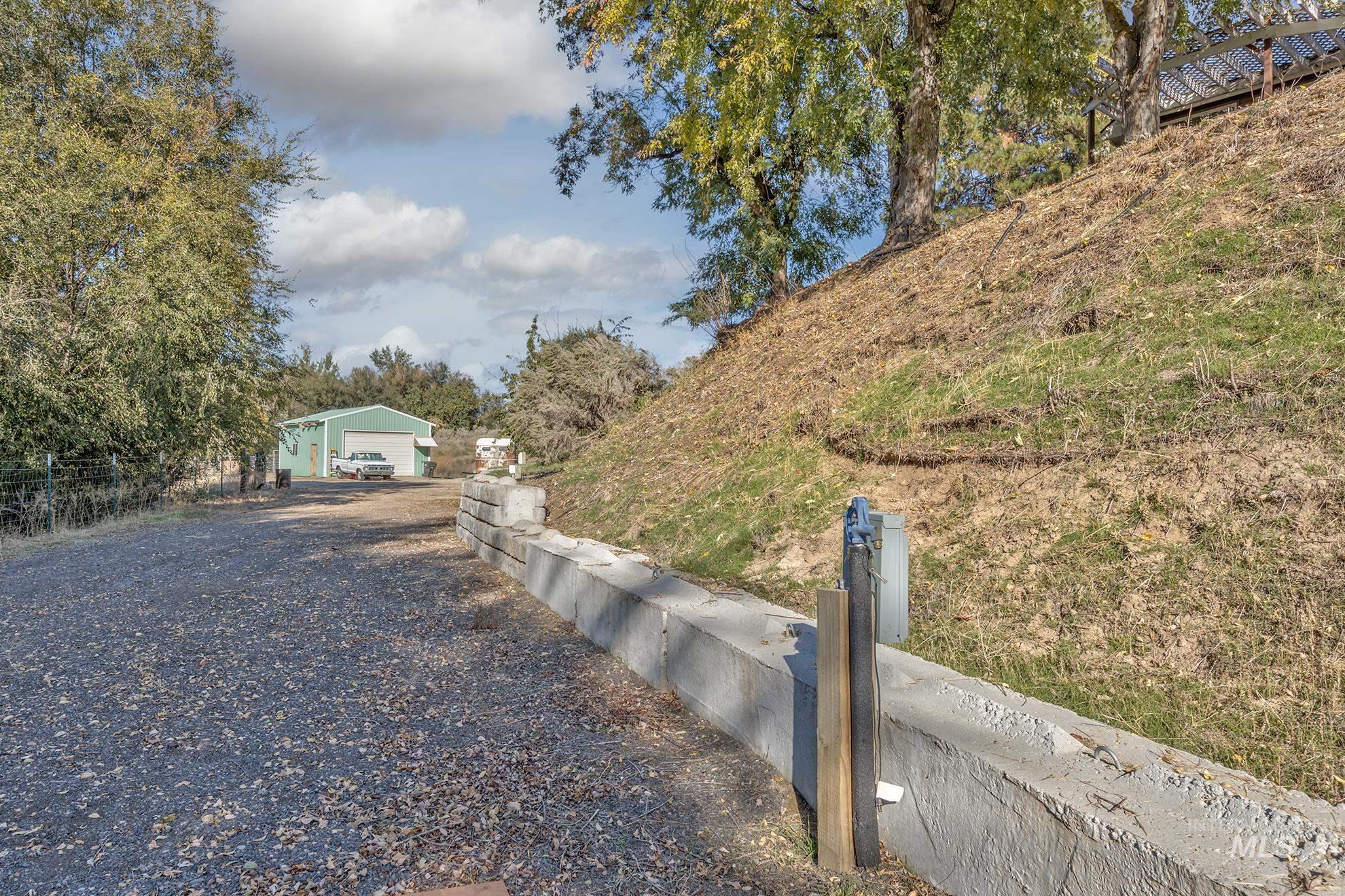 28552 Market Rd, Caldwell, Idaho 83607, 3 Bedrooms, 1.5 Bathrooms, Residential For Sale, Price $575,000,MLS 98966352