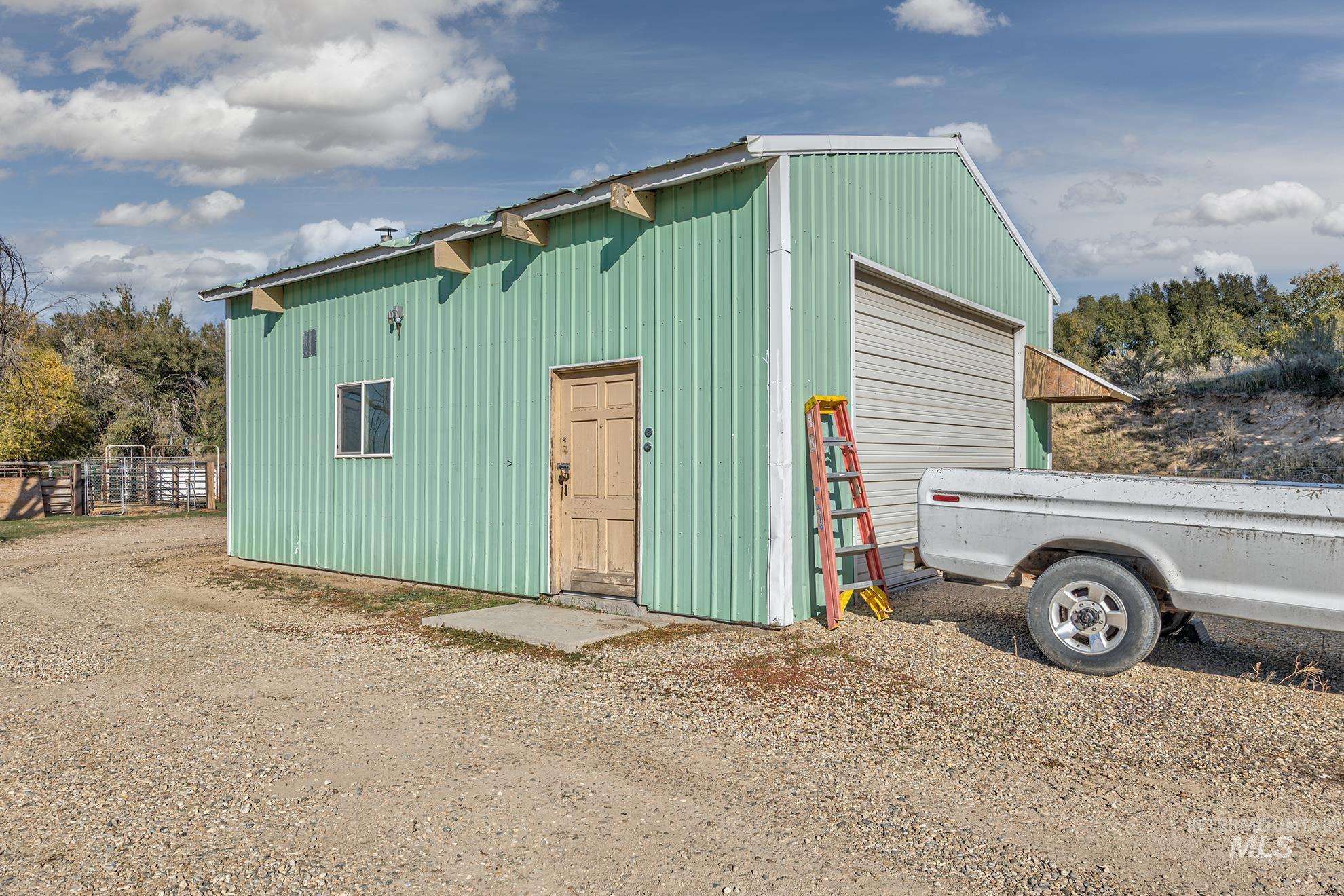 28552 Market Rd, Caldwell, Idaho 83607, 3 Bedrooms, 1.5 Bathrooms, Residential For Sale, Price $575,000,MLS 98966352