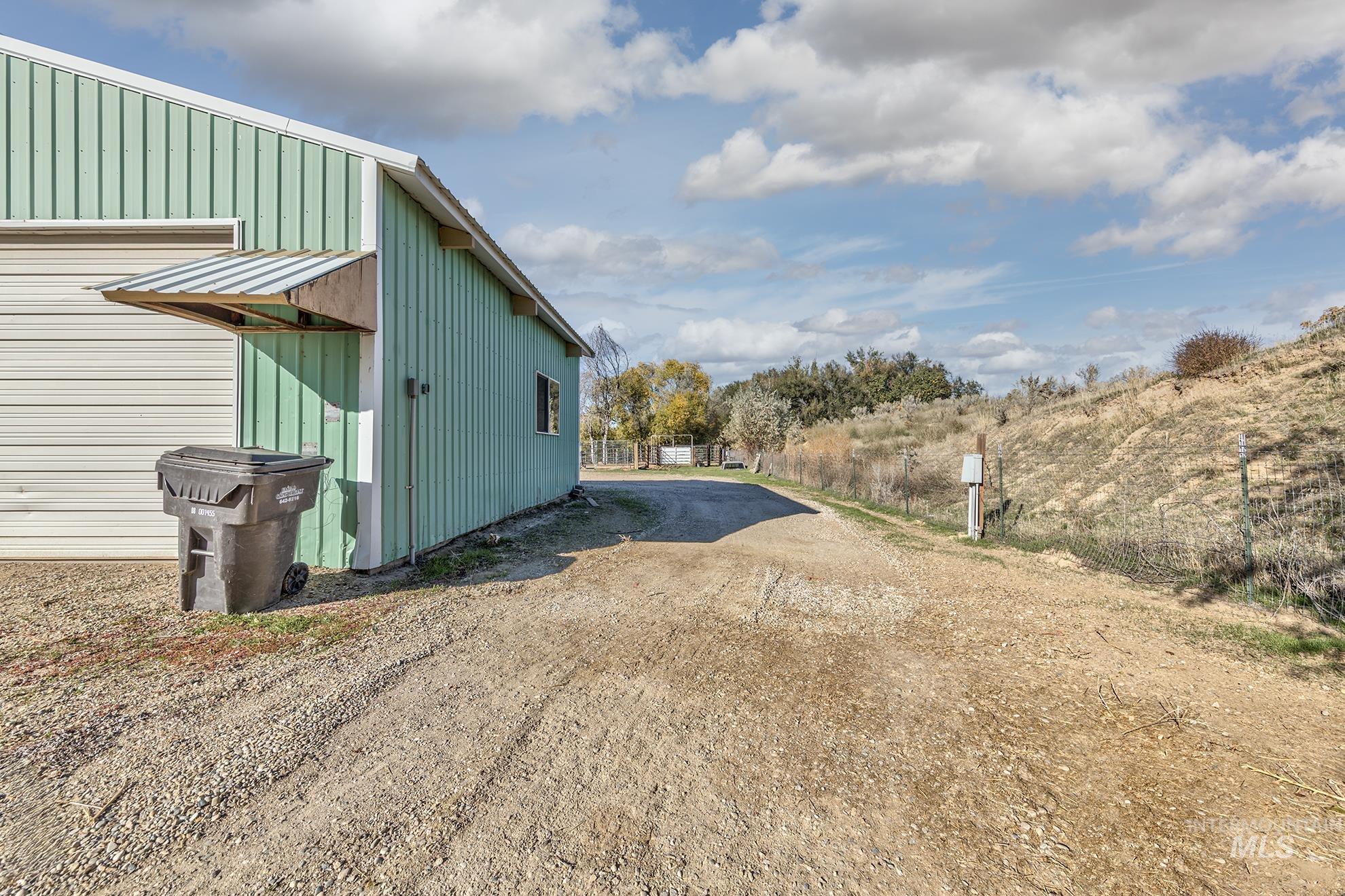 28552 Market Rd, Caldwell, Idaho 83607, 3 Bedrooms, 1.5 Bathrooms, Residential For Sale, Price $575,000,MLS 98966352