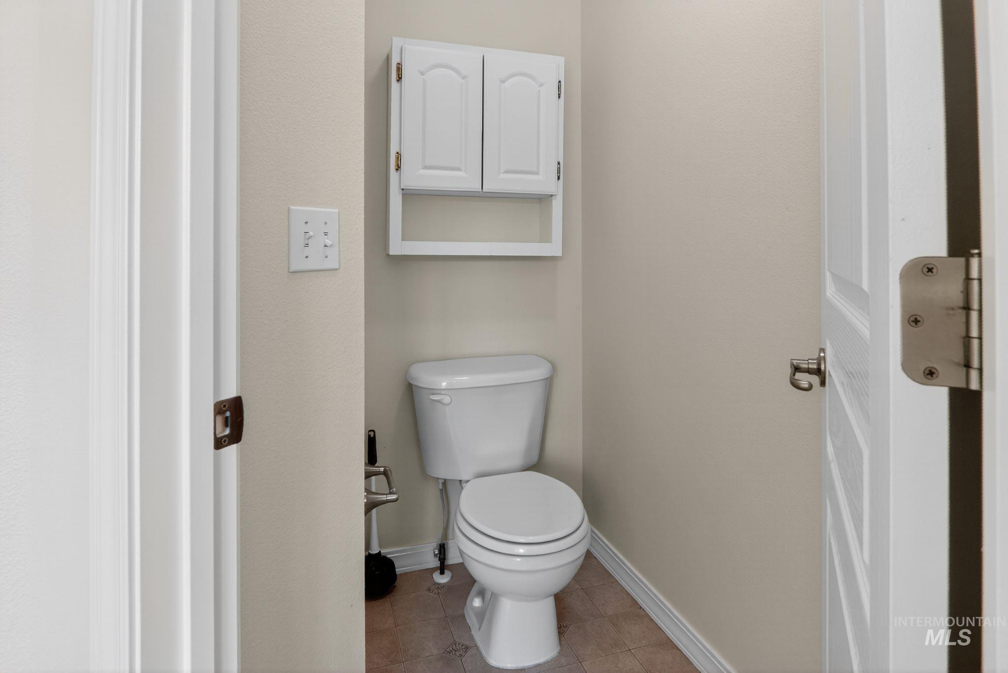 4003 N Breeze Creek Place, Meridian, Idaho 83646, 5 Bedrooms, 3 Bathrooms, Residential For Sale, Price $639,000,MLS 98966354