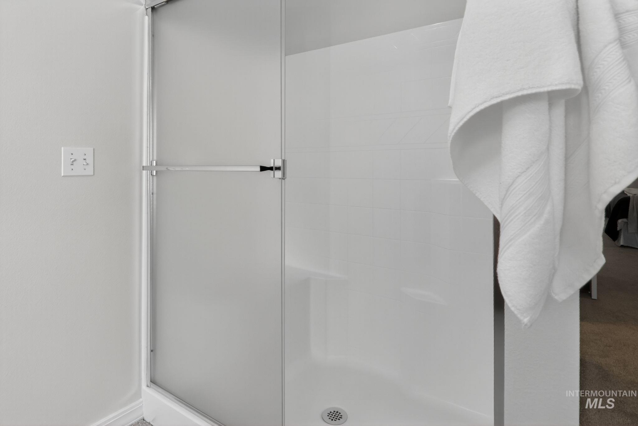 4003 N Breeze Creek Place, Meridian, Idaho 83646, 5 Bedrooms, 3 Bathrooms, Residential For Sale, Price $639,000,MLS 98966354