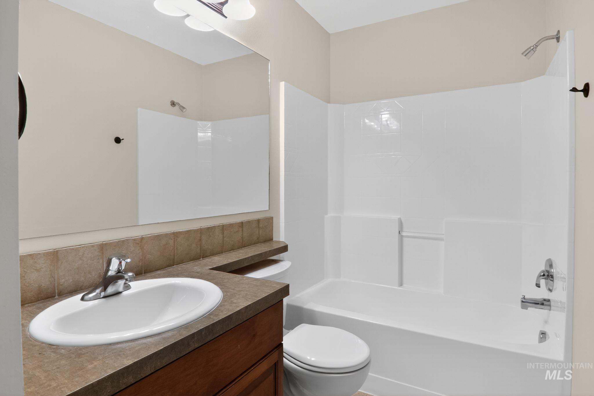 4003 N Breeze Creek Place, Meridian, Idaho 83646, 5 Bedrooms, 3 Bathrooms, Residential For Sale, Price $639,000,MLS 98966354