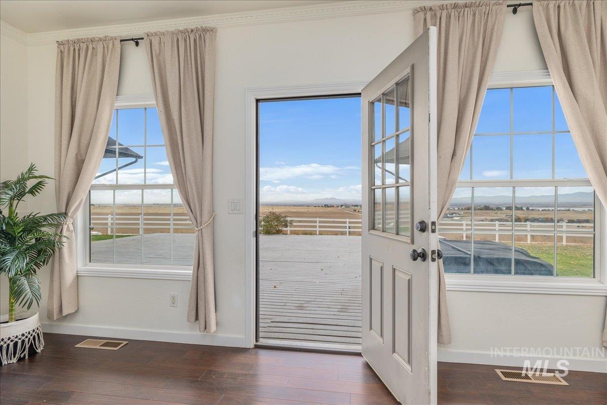 13228 Crescent Dr, Nampa, Idaho 83686, 5 Bedrooms, 3 Bathrooms, Residential For Sale, Price $1,000,000,MLS 98966358