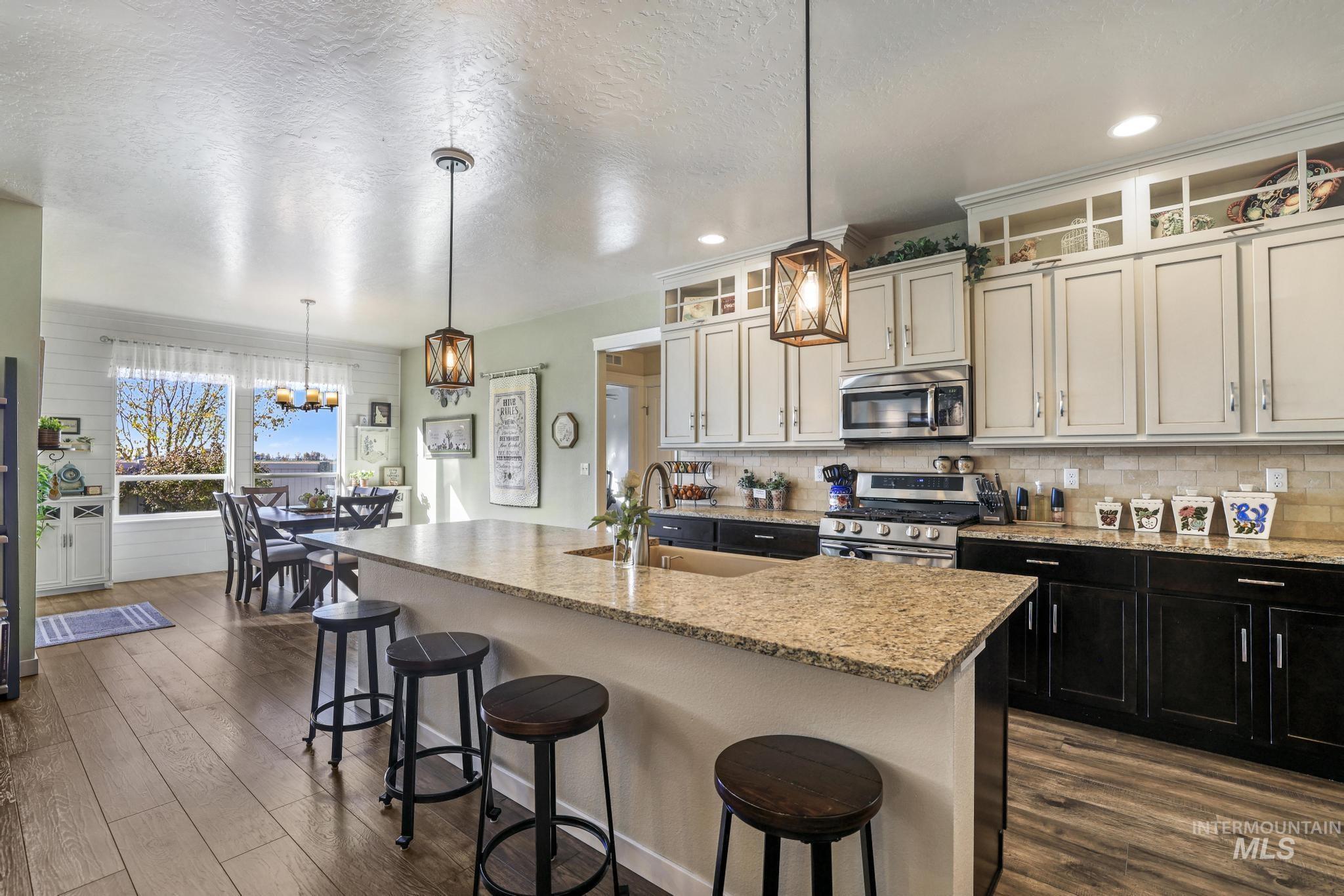 1999 Moose St., Twin Falls, Idaho 83301, 4 Bedrooms, 2 Bathrooms, Residential For Sale, Price $565,000,MLS 98966359