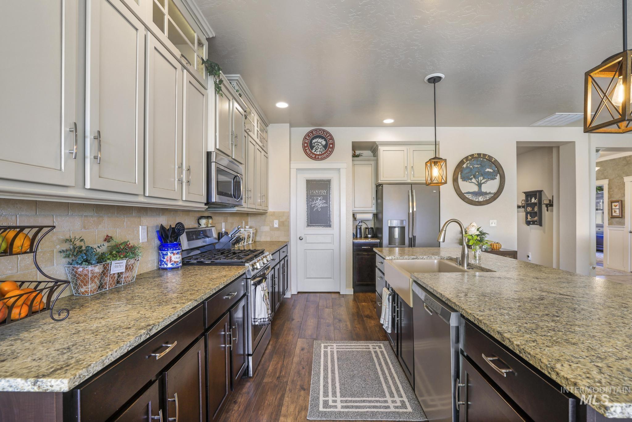 1999 Moose St., Twin Falls, Idaho 83301, 4 Bedrooms, 2 Bathrooms, Residential For Sale, Price $565,000,MLS 98966359