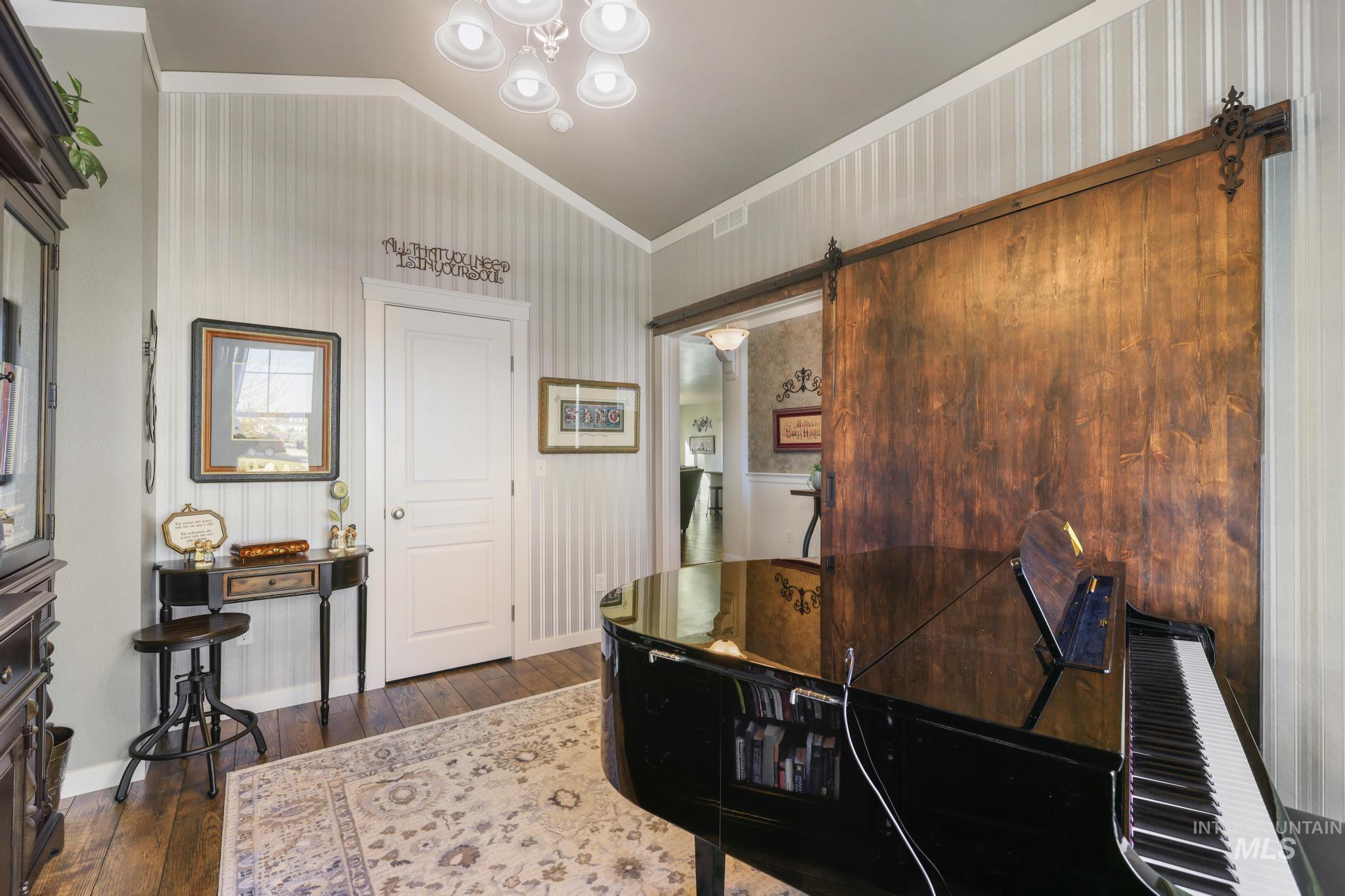 1999 Moose St., Twin Falls, Idaho 83301, 4 Bedrooms, 2 Bathrooms, Residential For Sale, Price $565,000,MLS 98966359