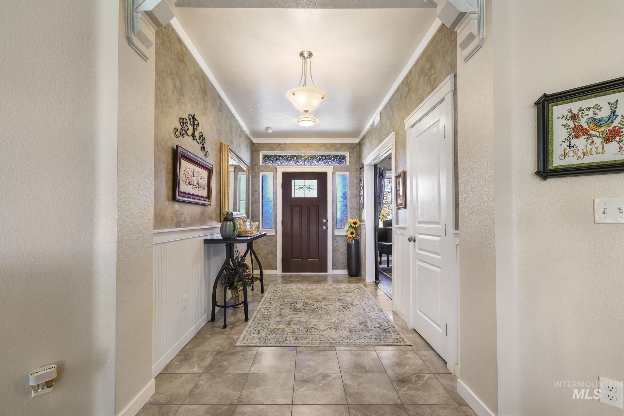 1999 Moose St., Twin Falls, Idaho 83301, 4 Bedrooms, 2 Bathrooms, Residential For Sale, Price $565,000,MLS 98966359