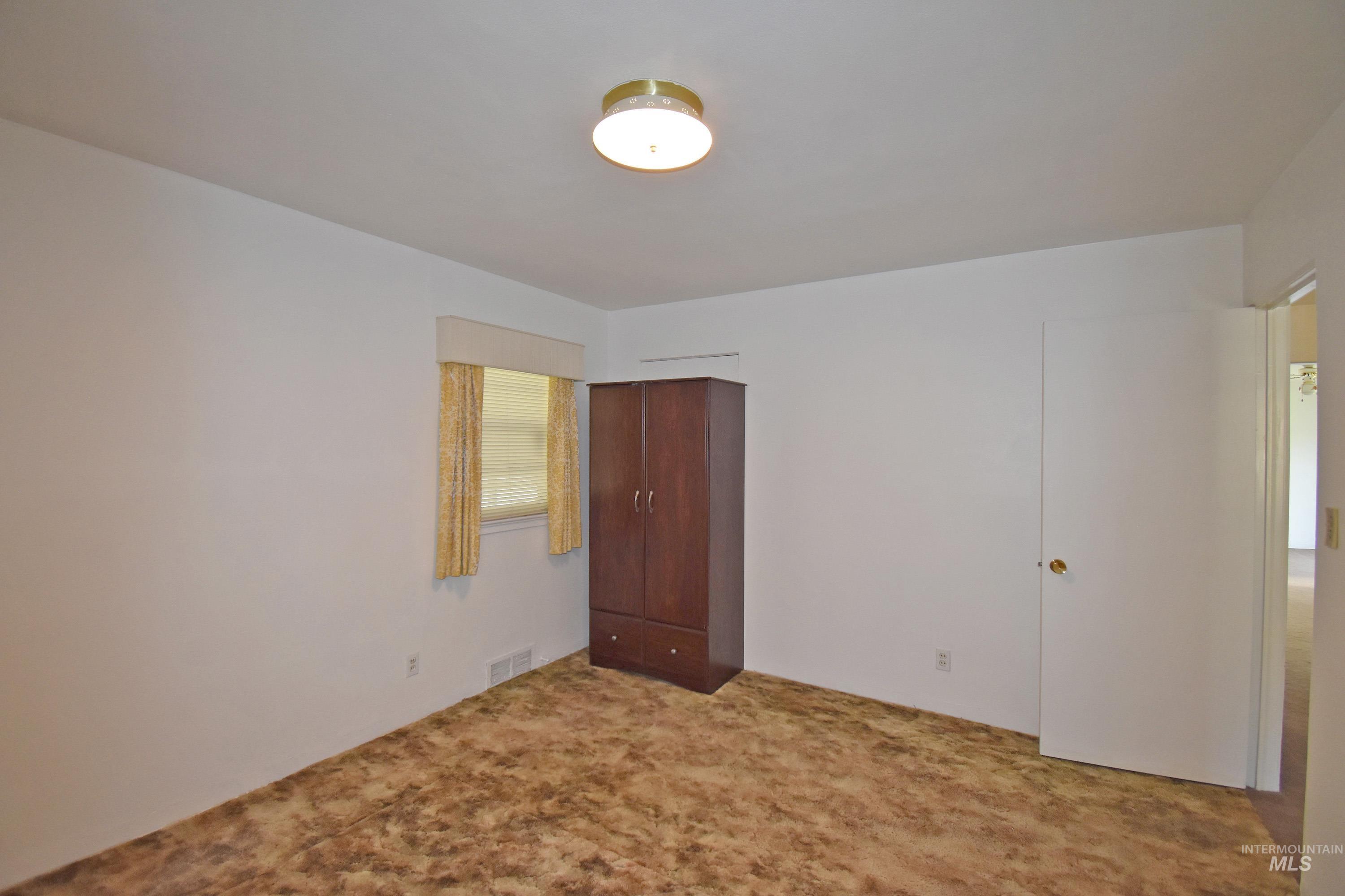 1147 5th Street, Clarkston, Washington 99403, 5 Bedrooms, 2 Bathrooms, Residential For Sale, Price $335,000, 98966360