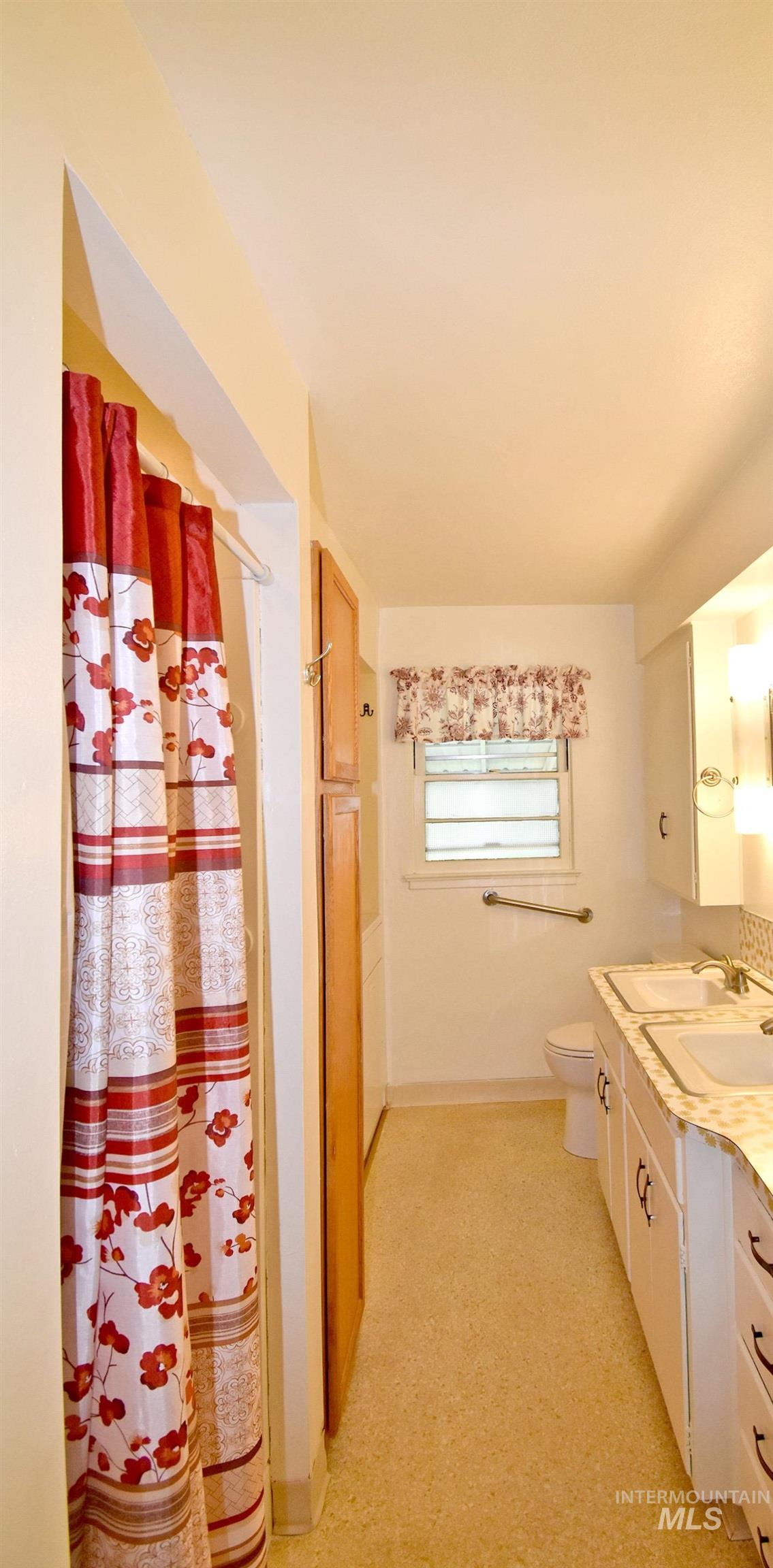 1147 5th Street, Clarkston, Washington 99403, 5 Bedrooms, 2 Bathrooms, Residential For Sale, Price $335,000, 98966360