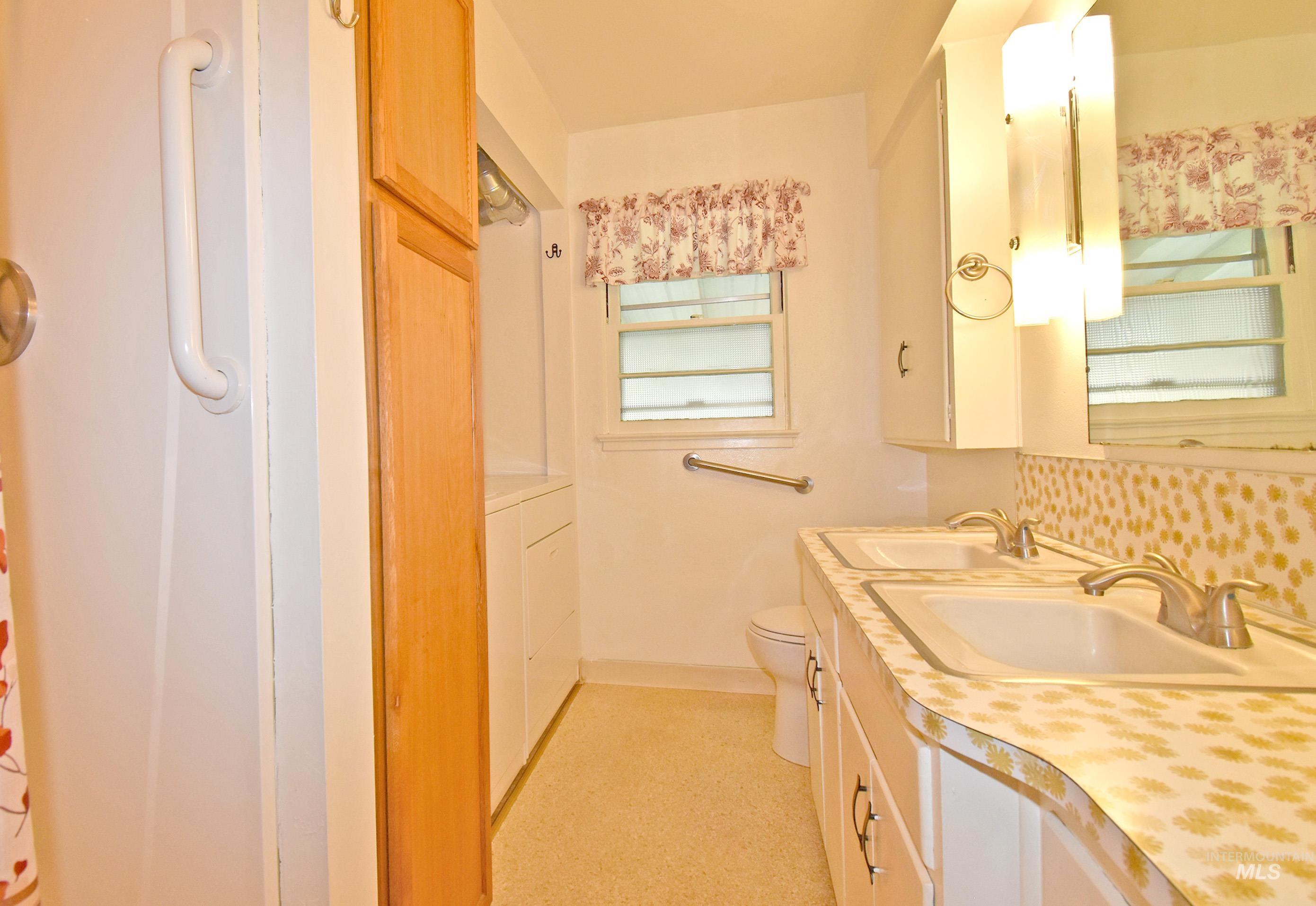 1147 5th Street, Clarkston, Washington 99403, 5 Bedrooms, 2 Bathrooms, Residential For Sale, Price $335,000, 98966360