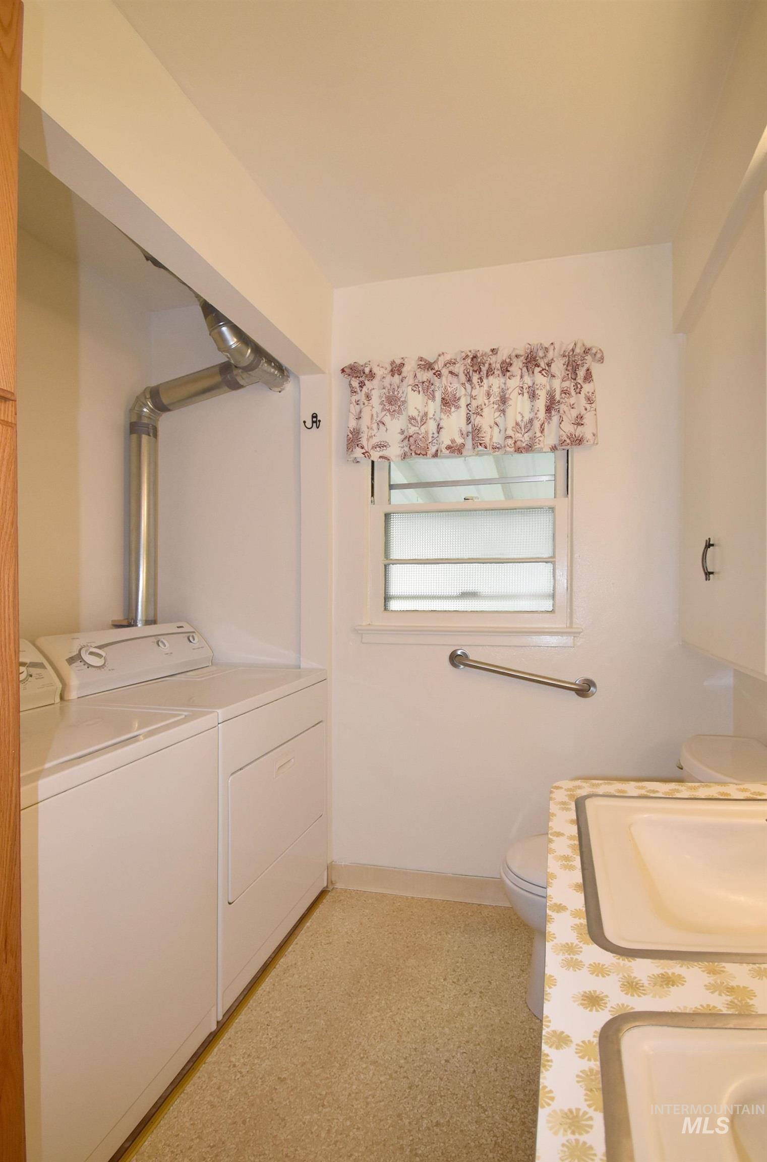 1147 5th Street, Clarkston, Washington 99403, 5 Bedrooms, 2 Bathrooms, Residential For Sale, Price $335,000, 98966360