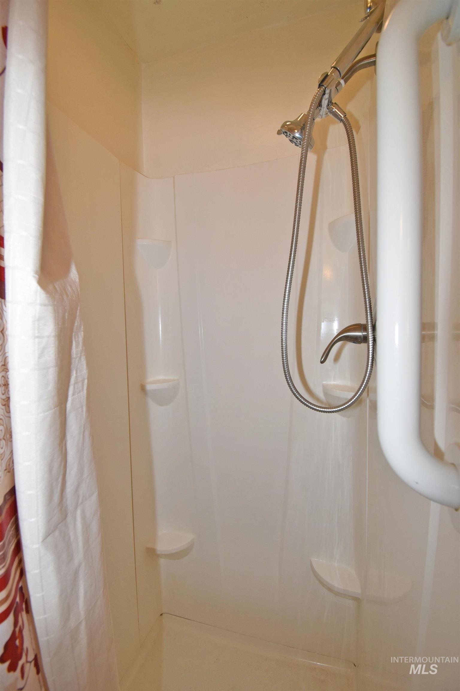 1147 5th Street, Clarkston, Washington 99403, 5 Bedrooms, 2 Bathrooms, Residential For Sale, Price $335,000, 98966360