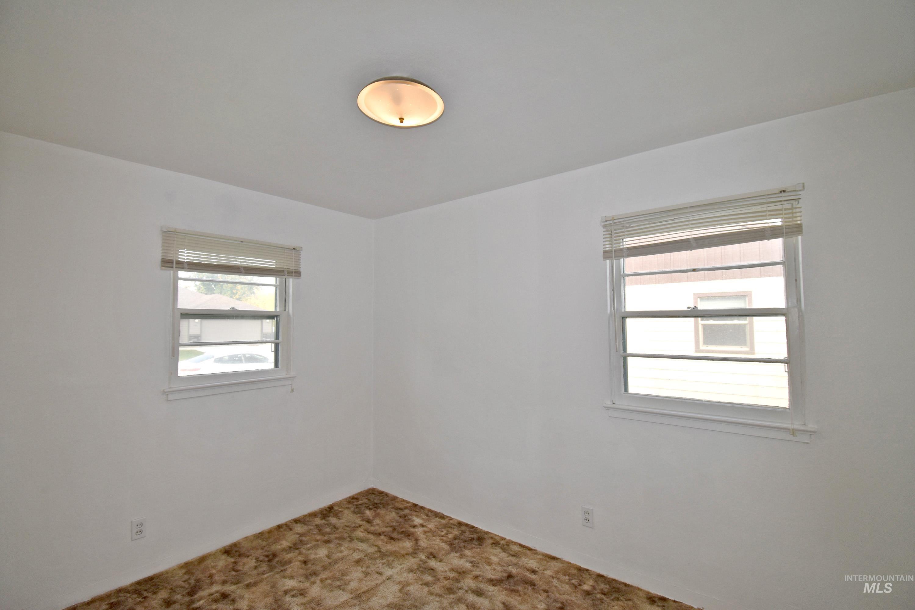 1147 5th Street, Clarkston, Washington 99403, 5 Bedrooms, 2 Bathrooms, Residential For Sale, Price $335,000, 98966360