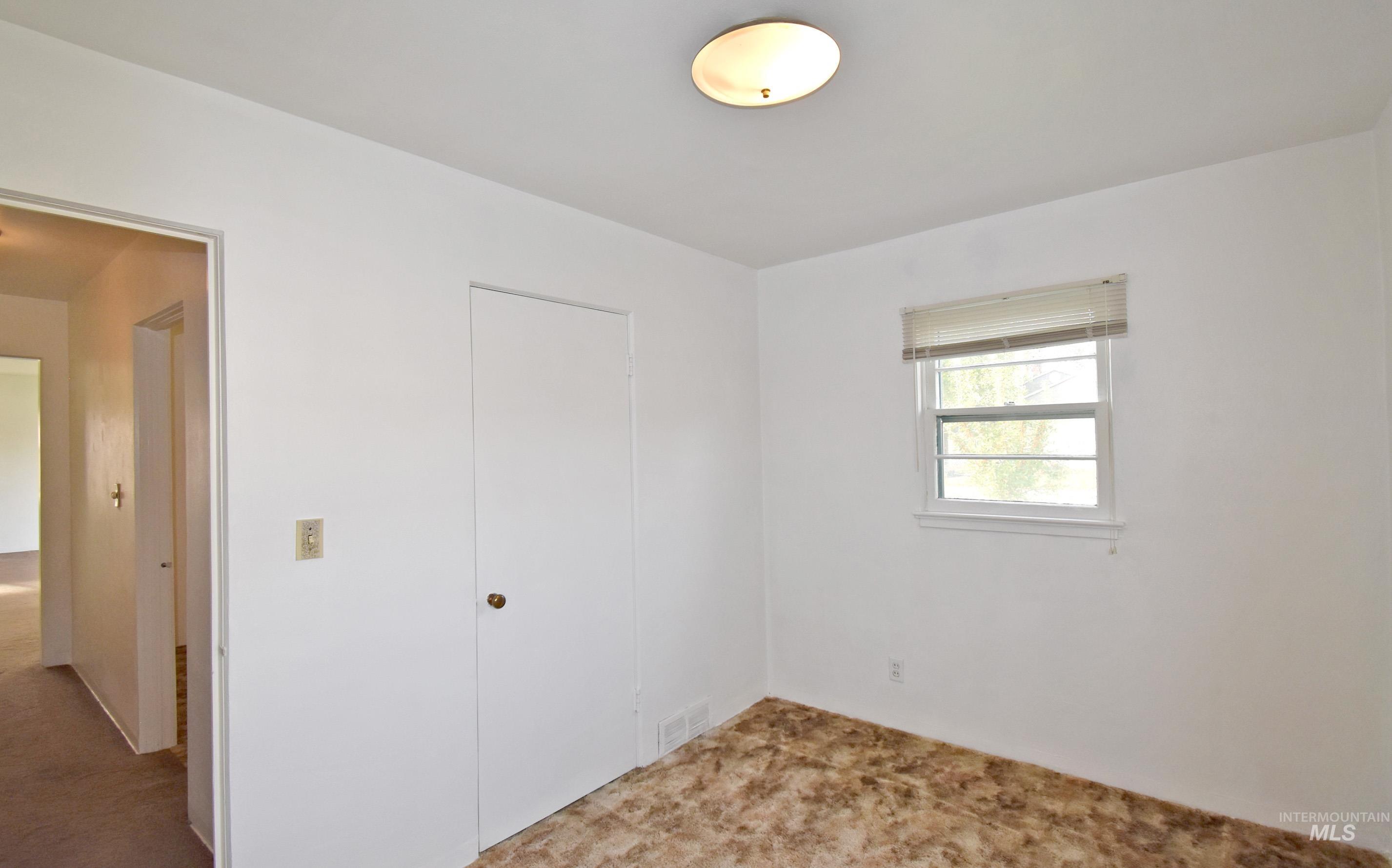 1147 5th Street, Clarkston, Washington 99403, 5 Bedrooms, 2 Bathrooms, Residential For Sale, Price $335,000, 98966360