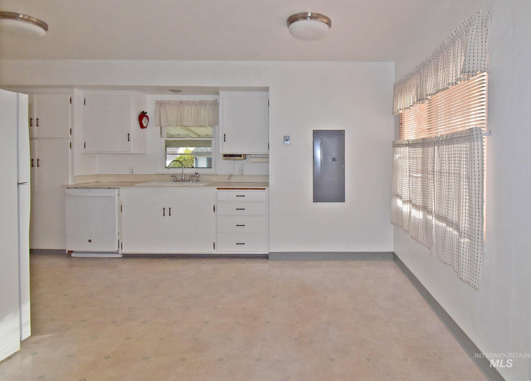 1147 5th Street, Clarkston, Washington 99403, 5 Bedrooms, 2 Bathrooms, Residential For Sale, Price $335,000, 98966360