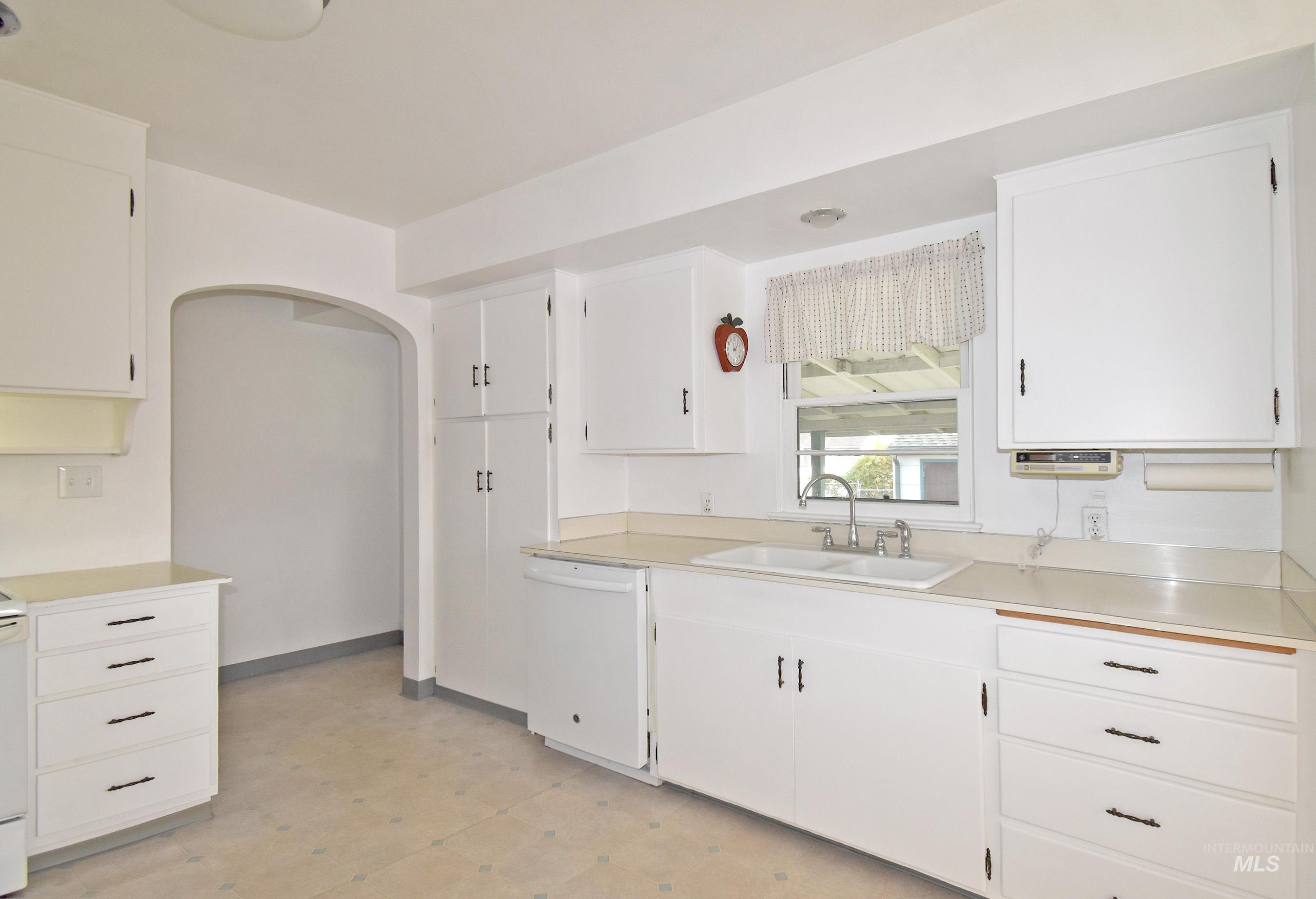 1147 5th Street, Clarkston, Washington 99403, 5 Bedrooms, 2 Bathrooms, Residential For Sale, Price $335,000, 98966360