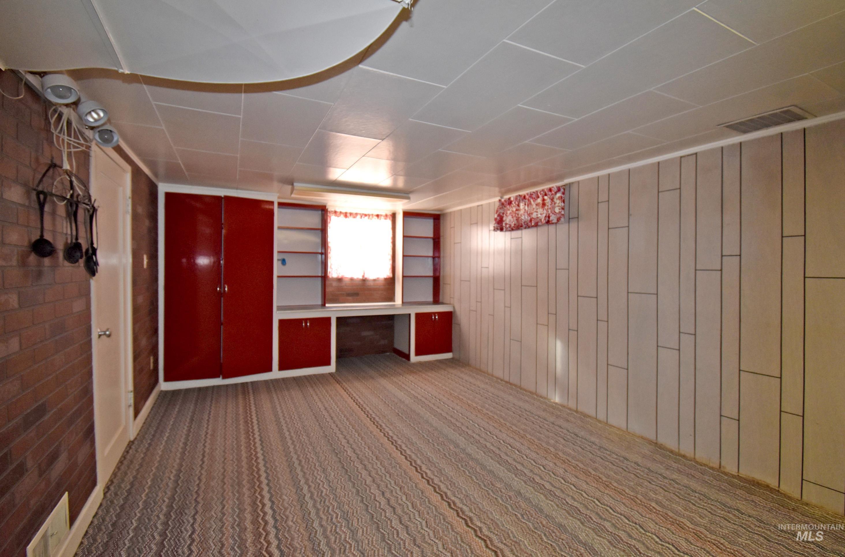 1147 5th Street, Clarkston, Washington 99403, 5 Bedrooms, 2 Bathrooms, Residential For Sale, Price $335,000, 98966360