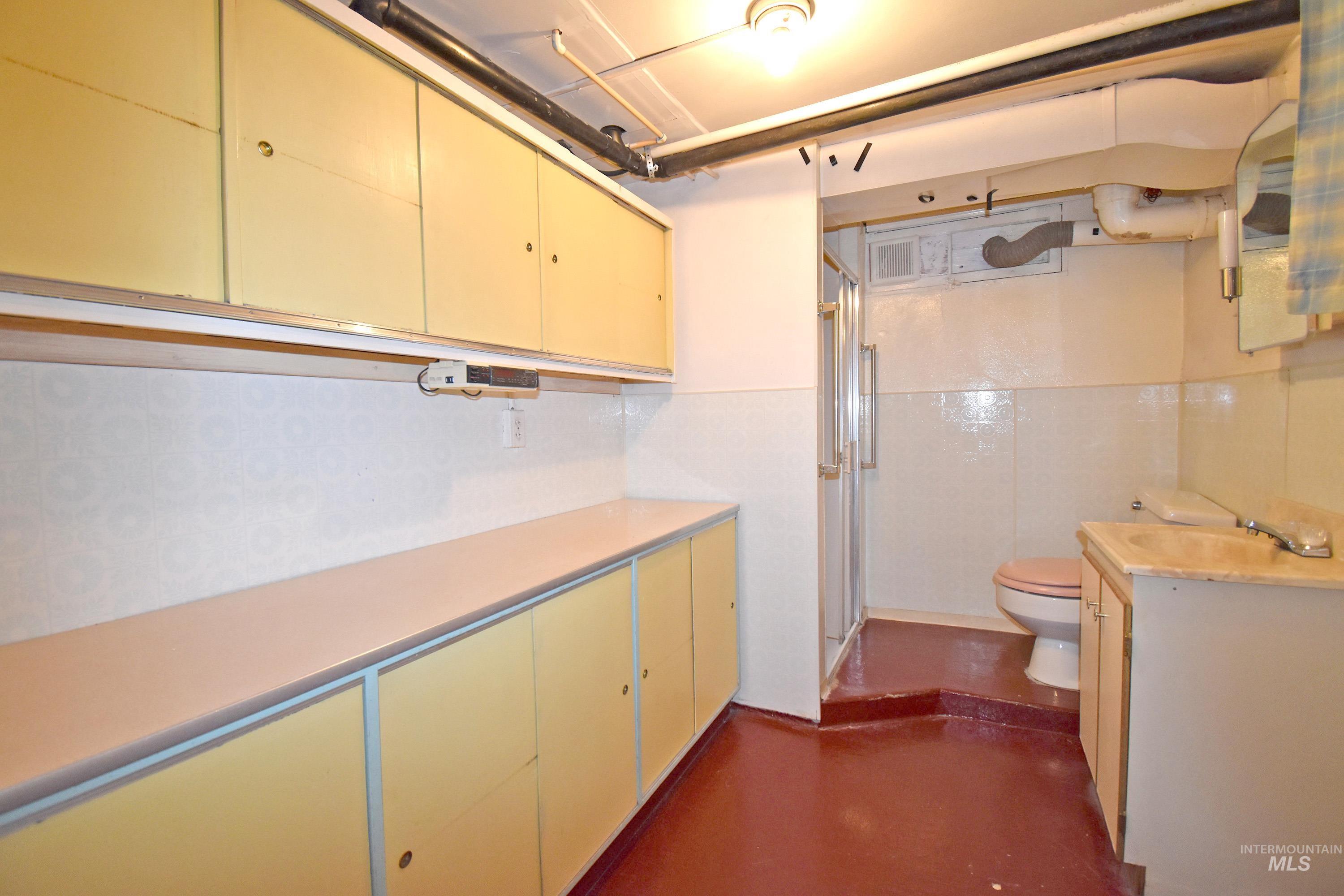 1147 5th Street, Clarkston, Washington 99403, 5 Bedrooms, 2 Bathrooms, Residential For Sale, Price $335,000, 98966360