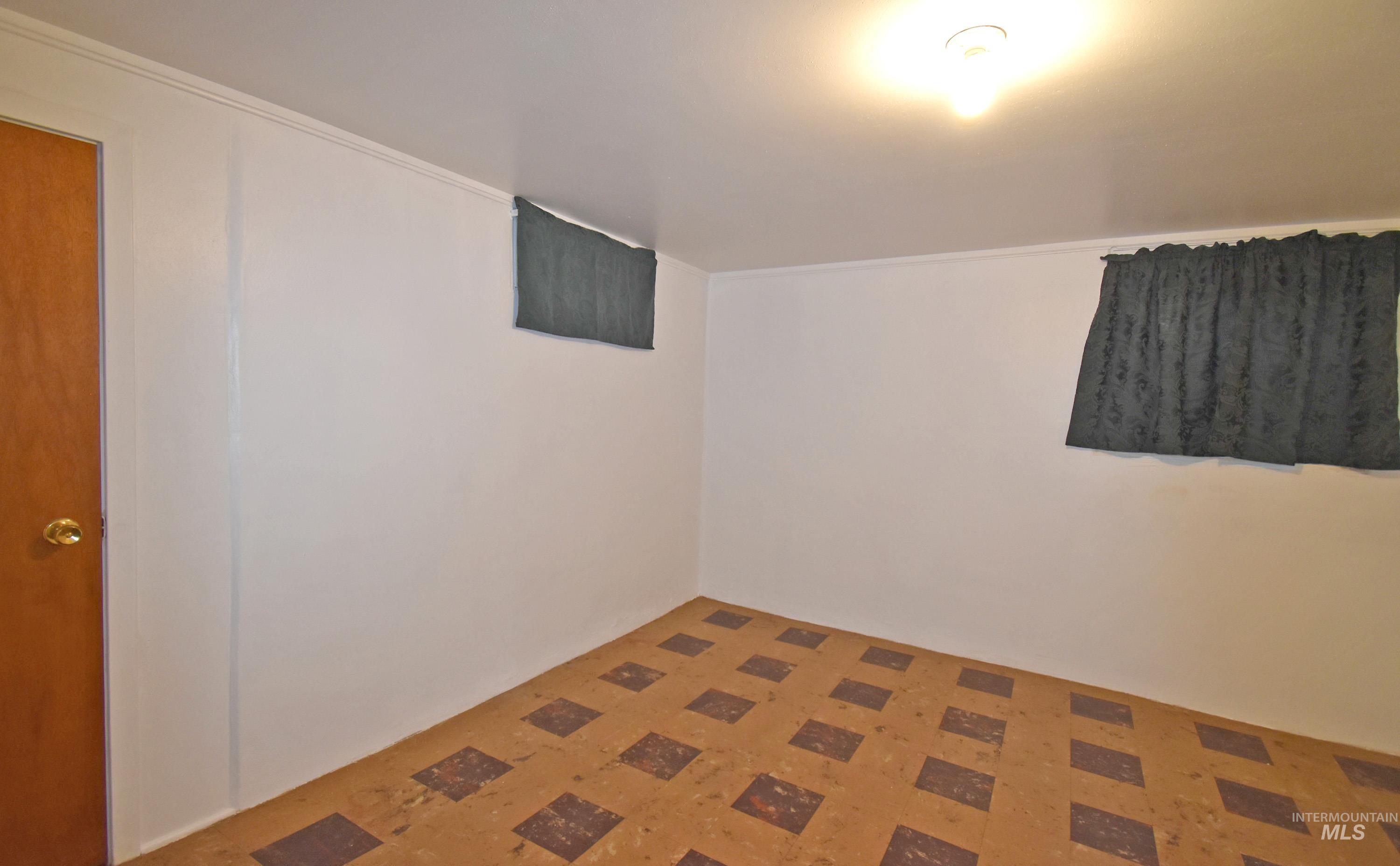 1147 5th Street, Clarkston, Washington 99403, 5 Bedrooms, 2 Bathrooms, Residential For Sale, Price $335,000, 98966360