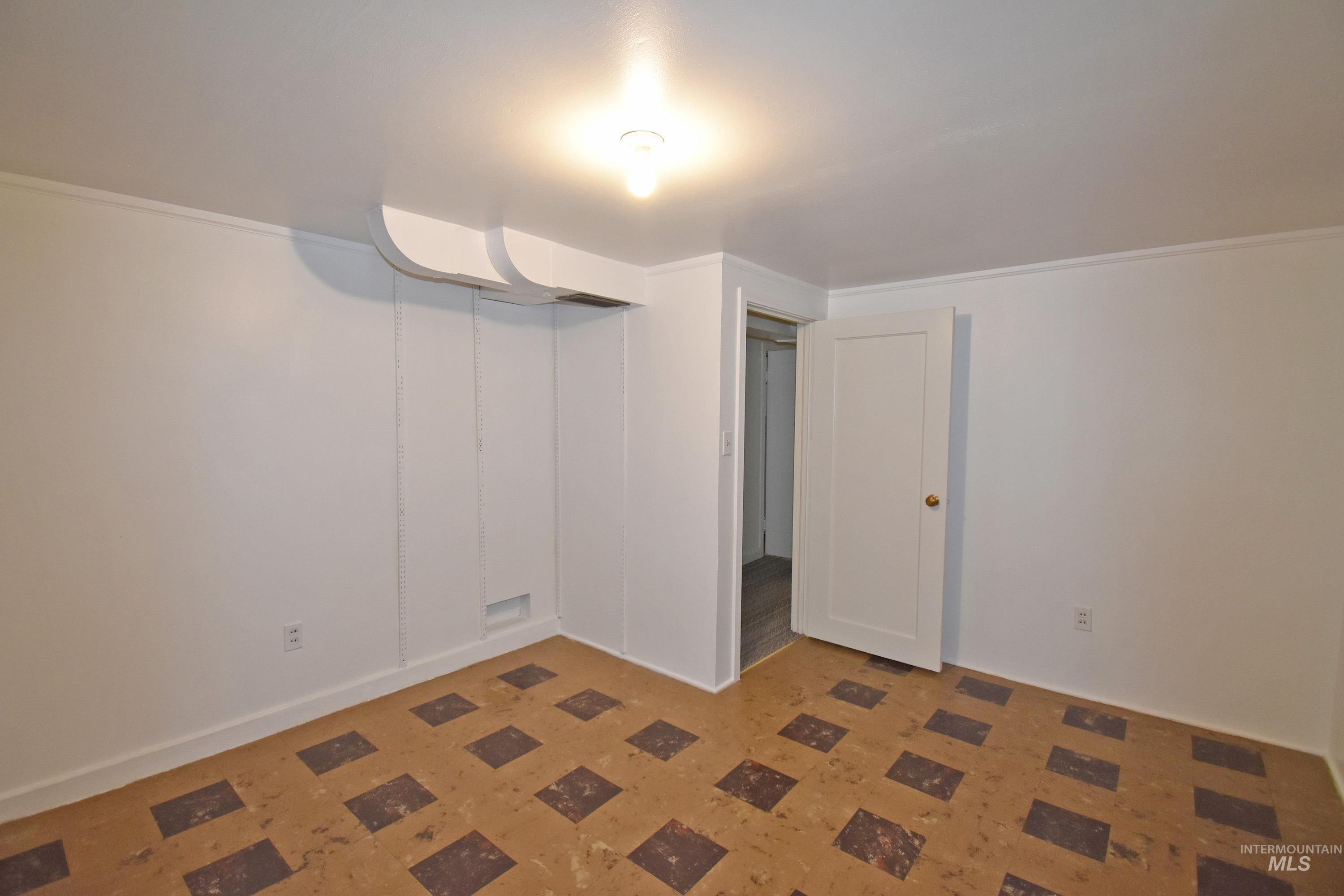 1147 5th Street, Clarkston, Washington 99403, 5 Bedrooms, 2 Bathrooms, Residential For Sale, Price $335,000, 98966360