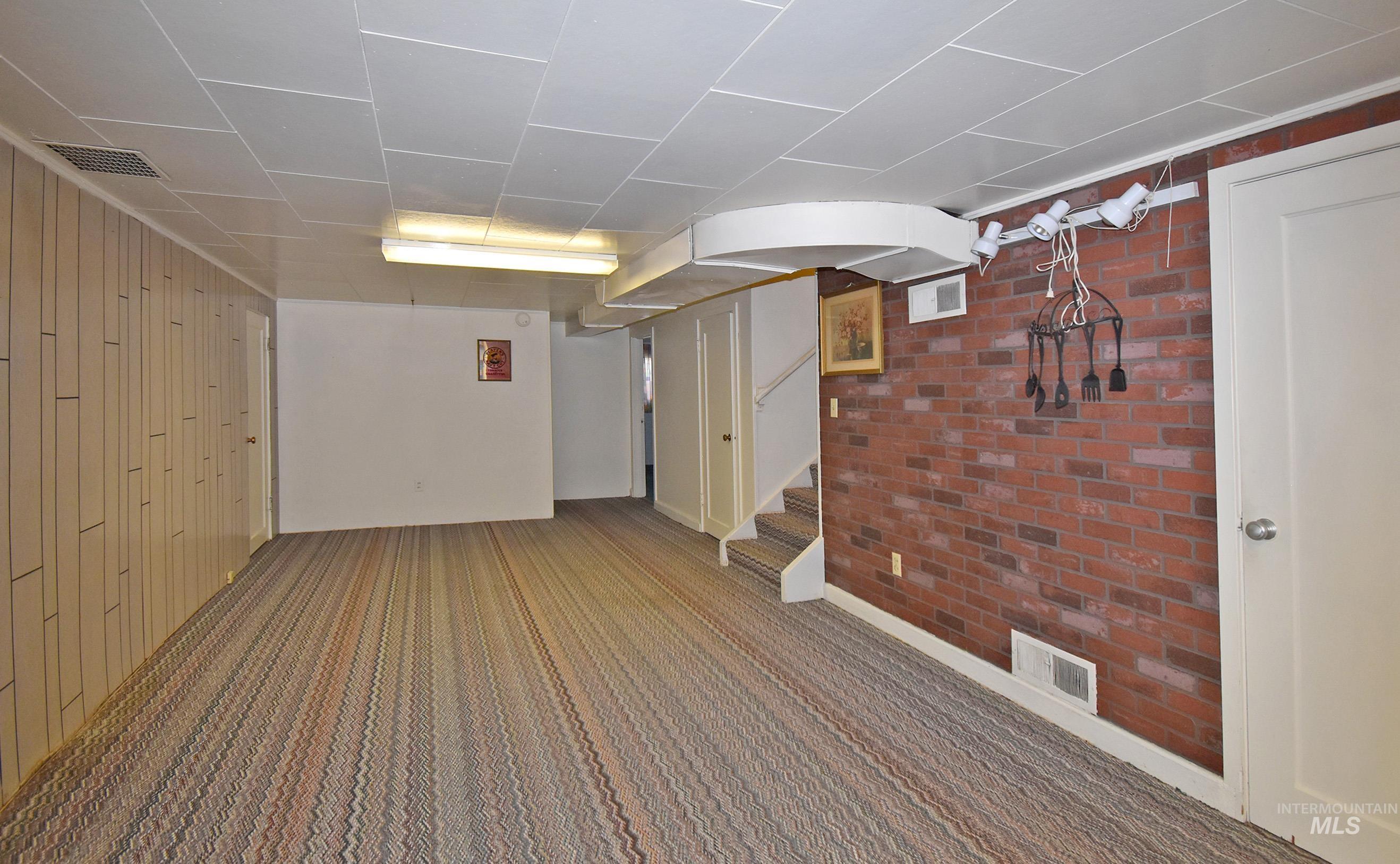 1147 5th Street, Clarkston, Washington 99403, 5 Bedrooms, 2 Bathrooms, Residential For Sale, Price $335,000, 98966360