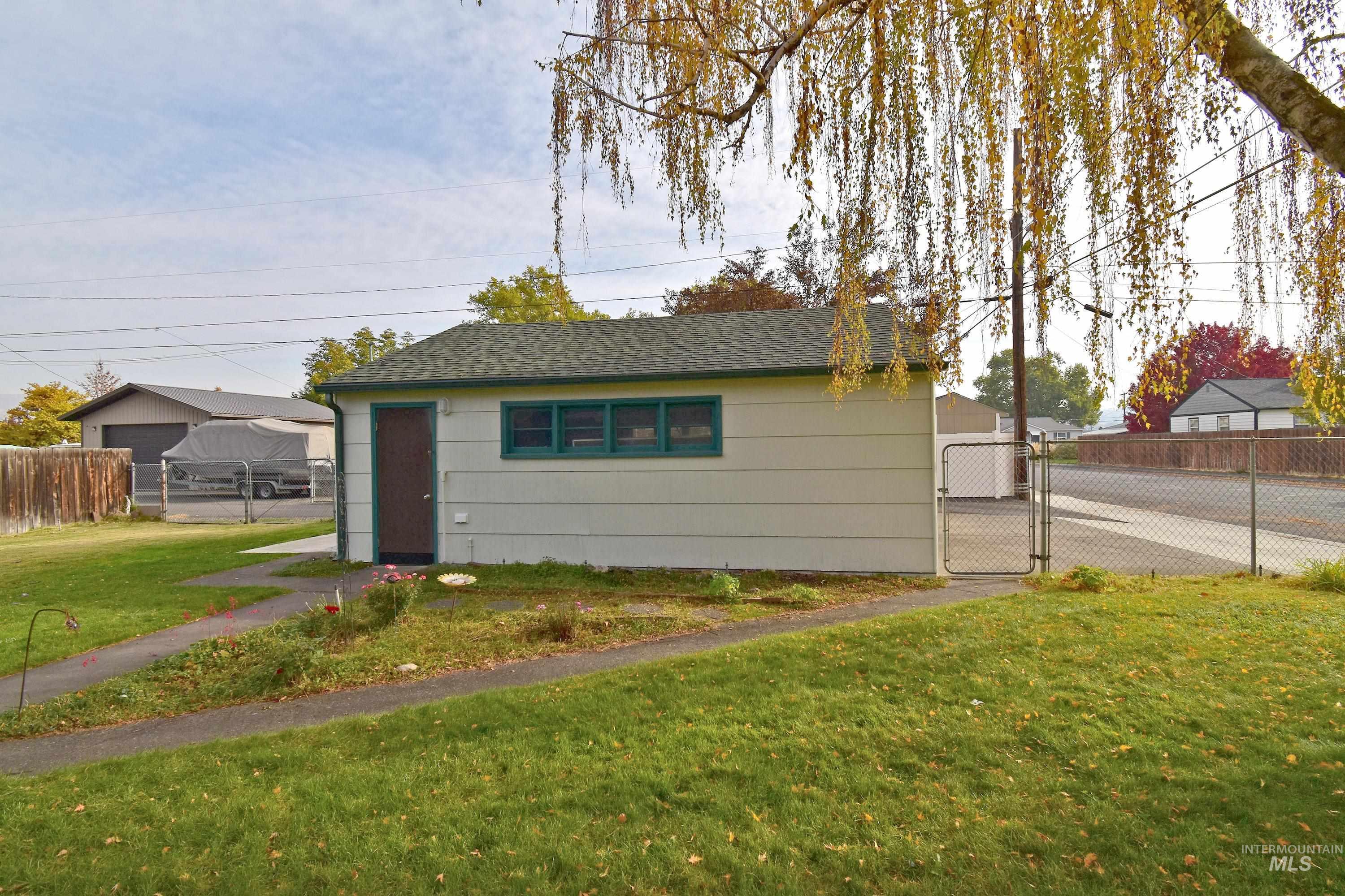 1147 5th Street, Clarkston, Washington 99403, 5 Bedrooms, 2 Bathrooms, Residential For Sale, Price $335,000, 98966360