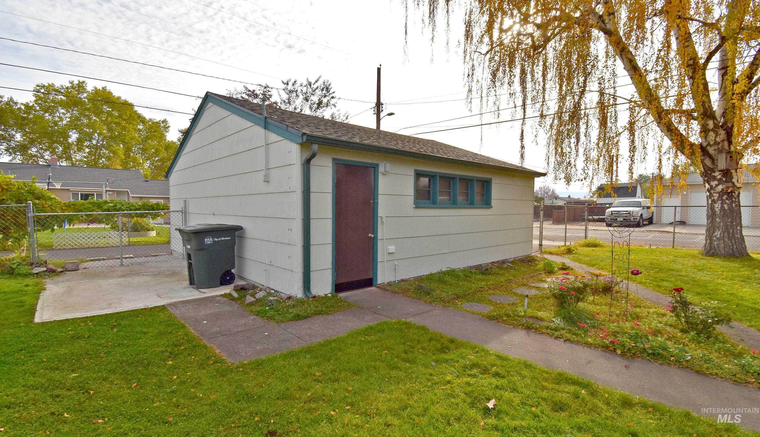 1147 5th Street, Clarkston, Washington 99403, 5 Bedrooms, 2 Bathrooms, Residential For Sale, Price $335,000, 98966360