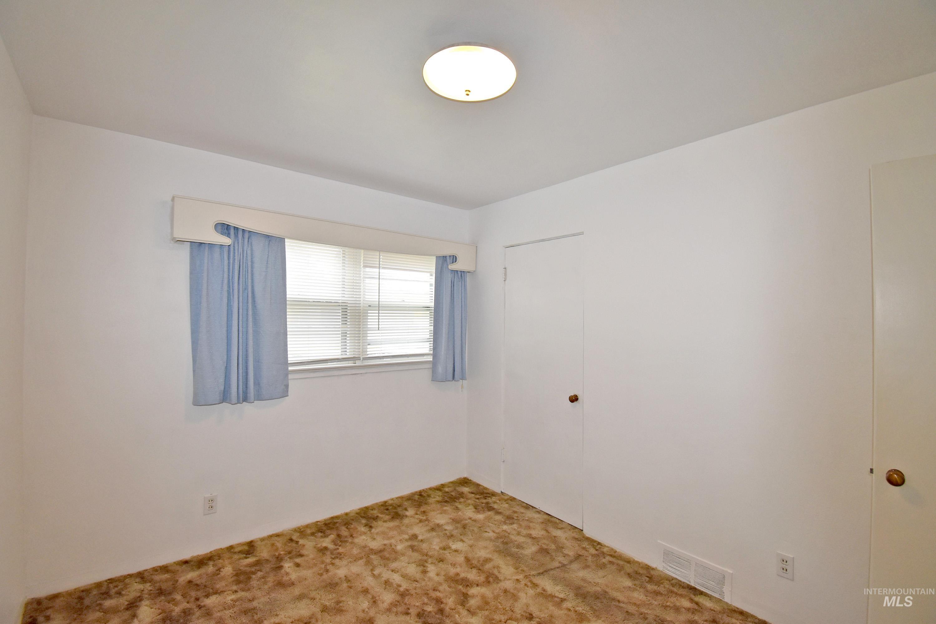 1147 5th Street, Clarkston, Washington 99403, 5 Bedrooms, 2 Bathrooms, Residential For Sale, Price $335,000, 98966360