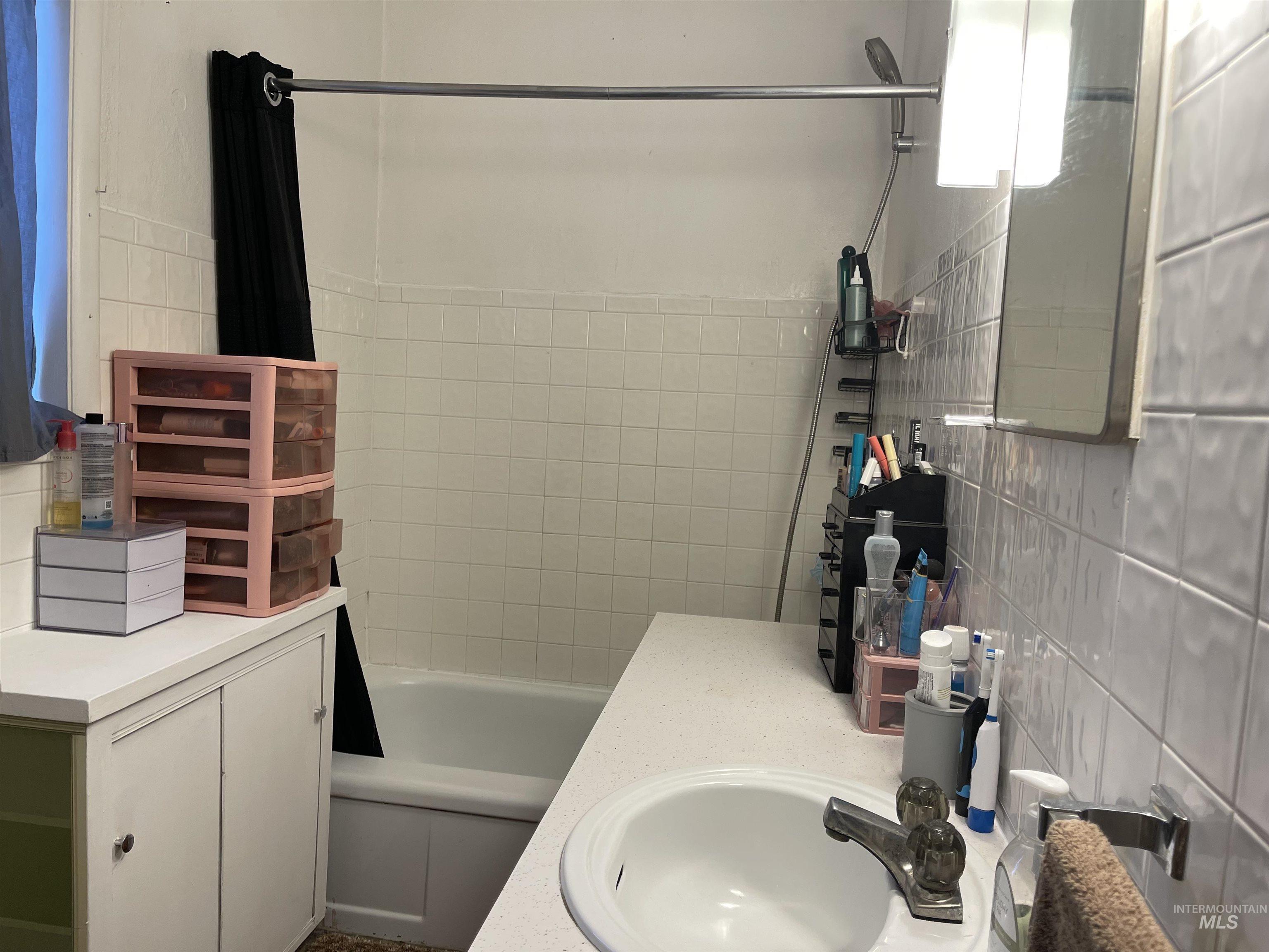 718 S Colorado Ave, Fruitland, Idaho 83619, 2 Bedrooms, 1 Bathroom, Residential For Sale, Price $219,999,MLS 98966361