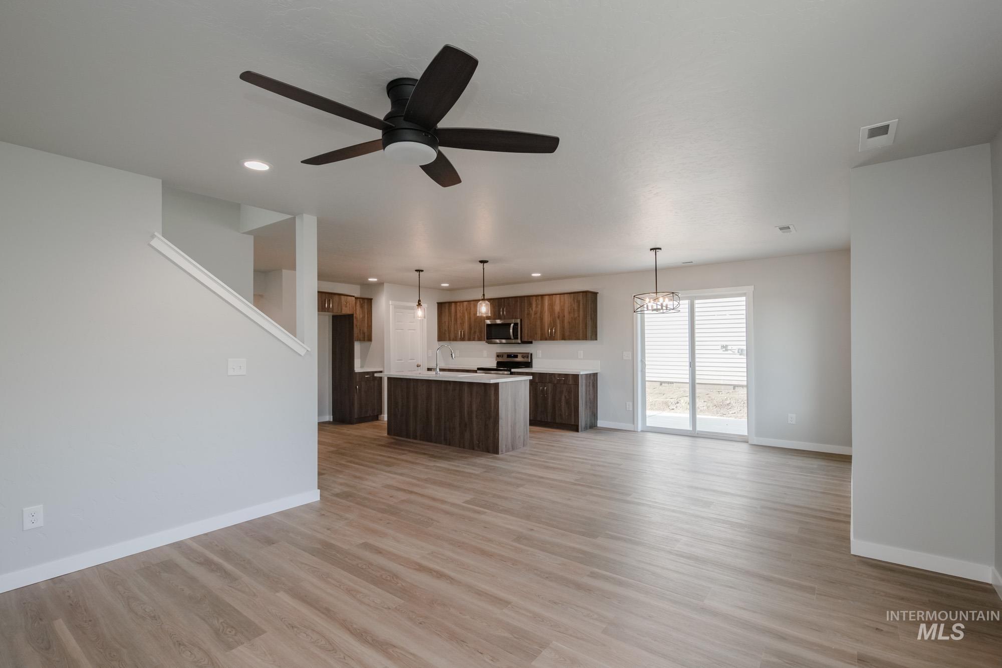 234 Caribou Ct, Horseshoe Bend, Idaho 83629, 3 Bedrooms, 2.5 Bathrooms, Residential For Sale, Price $386,990,MLS 98966365